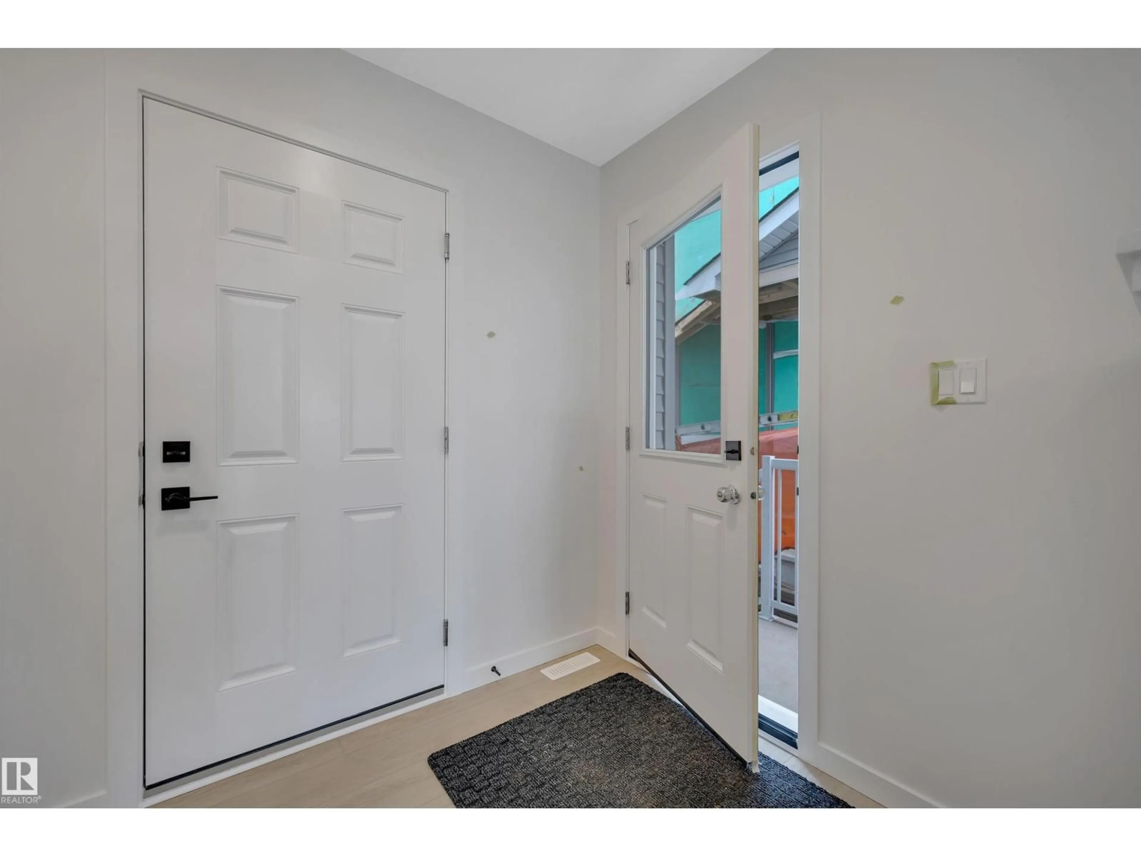 Indoor entryway for 710 22 ST, Edmonton Alberta T6X3M1