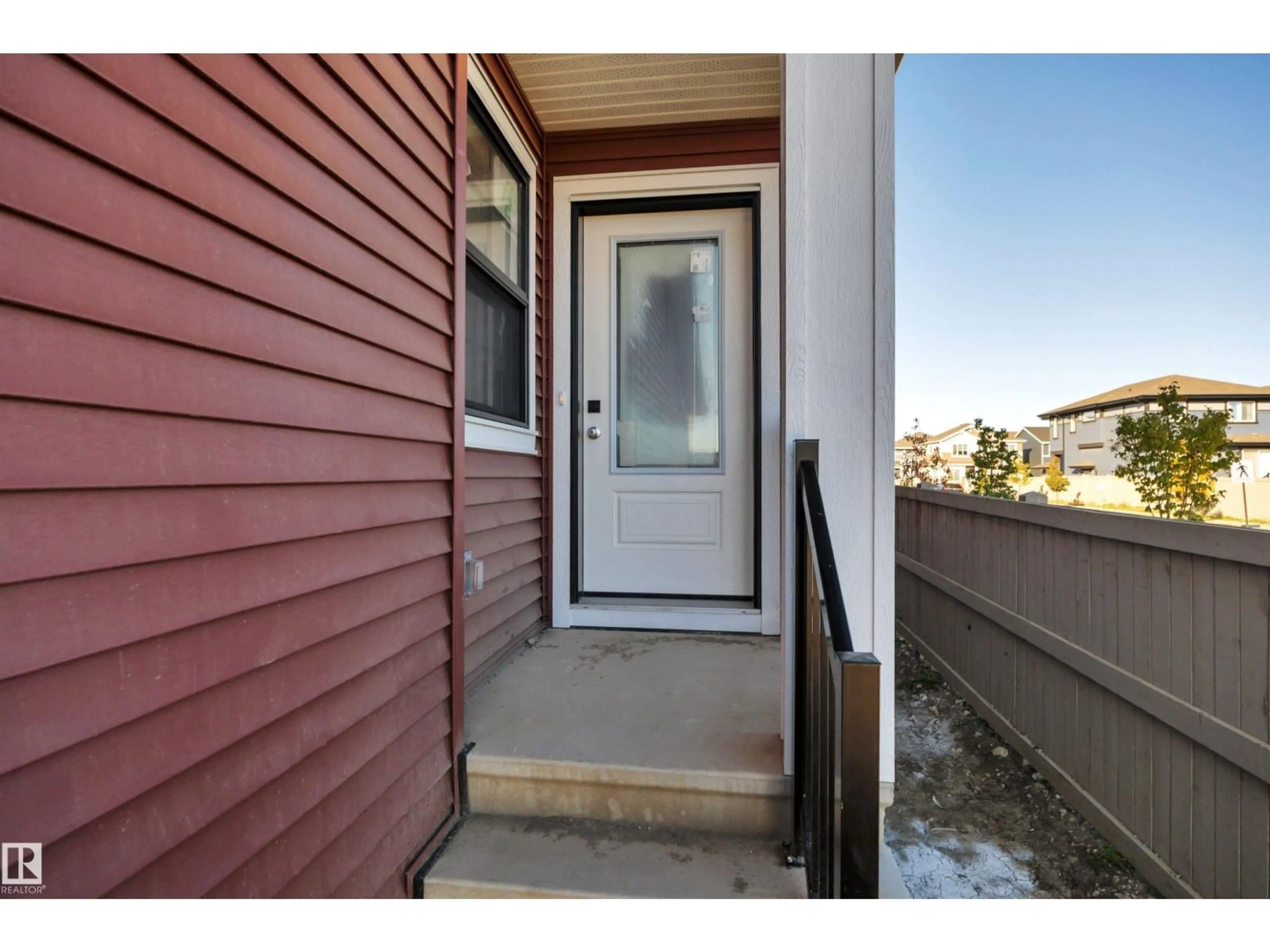 Indoor entryway for 5304 HAWTHORN CL, Edmonton Alberta T6X3N5