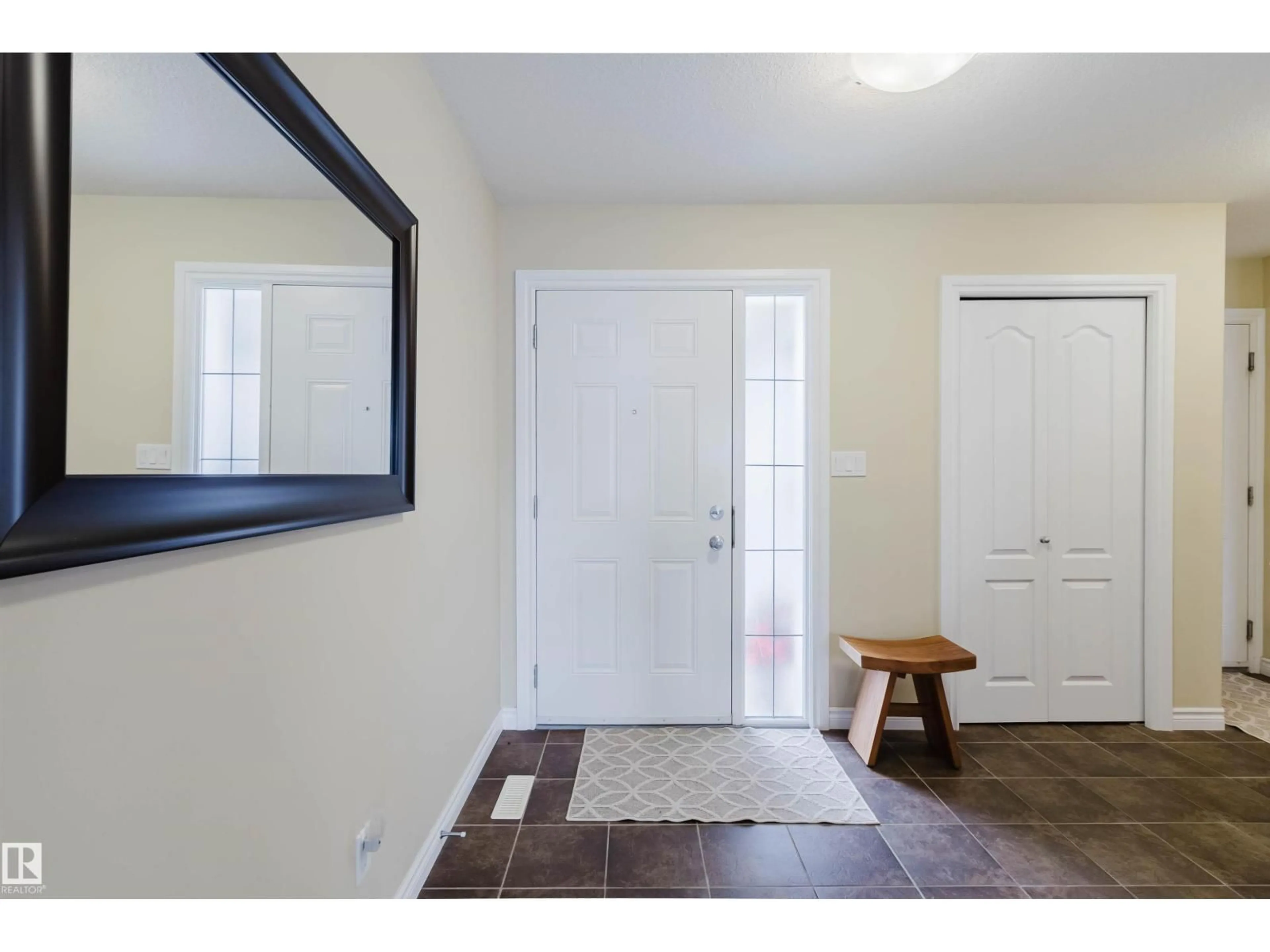 Indoor entryway for 1908 HAMMOND PL, Edmonton Alberta T6M0K3