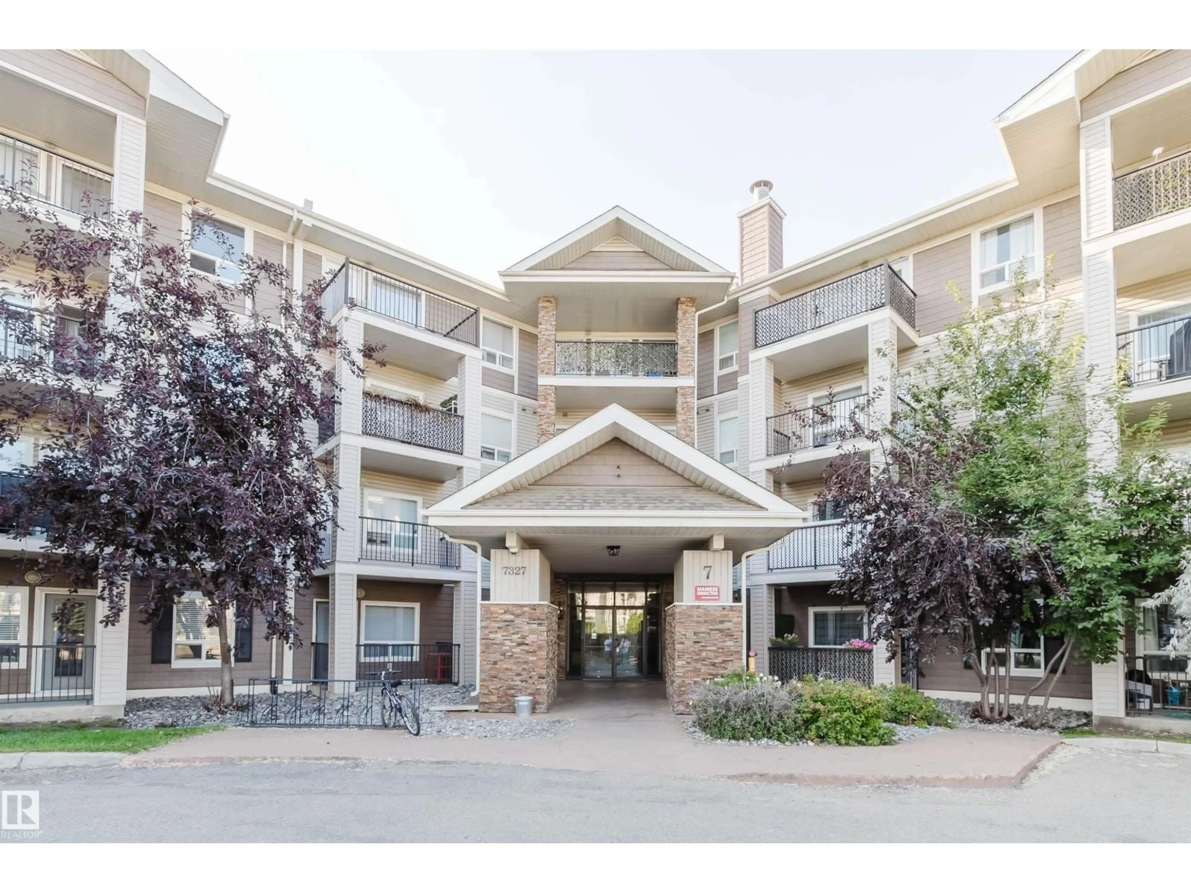 Indoor foyer for 7327 - 7428 SOUTH TERWILLEGAR DR, Edmonton Alberta T6R0L8