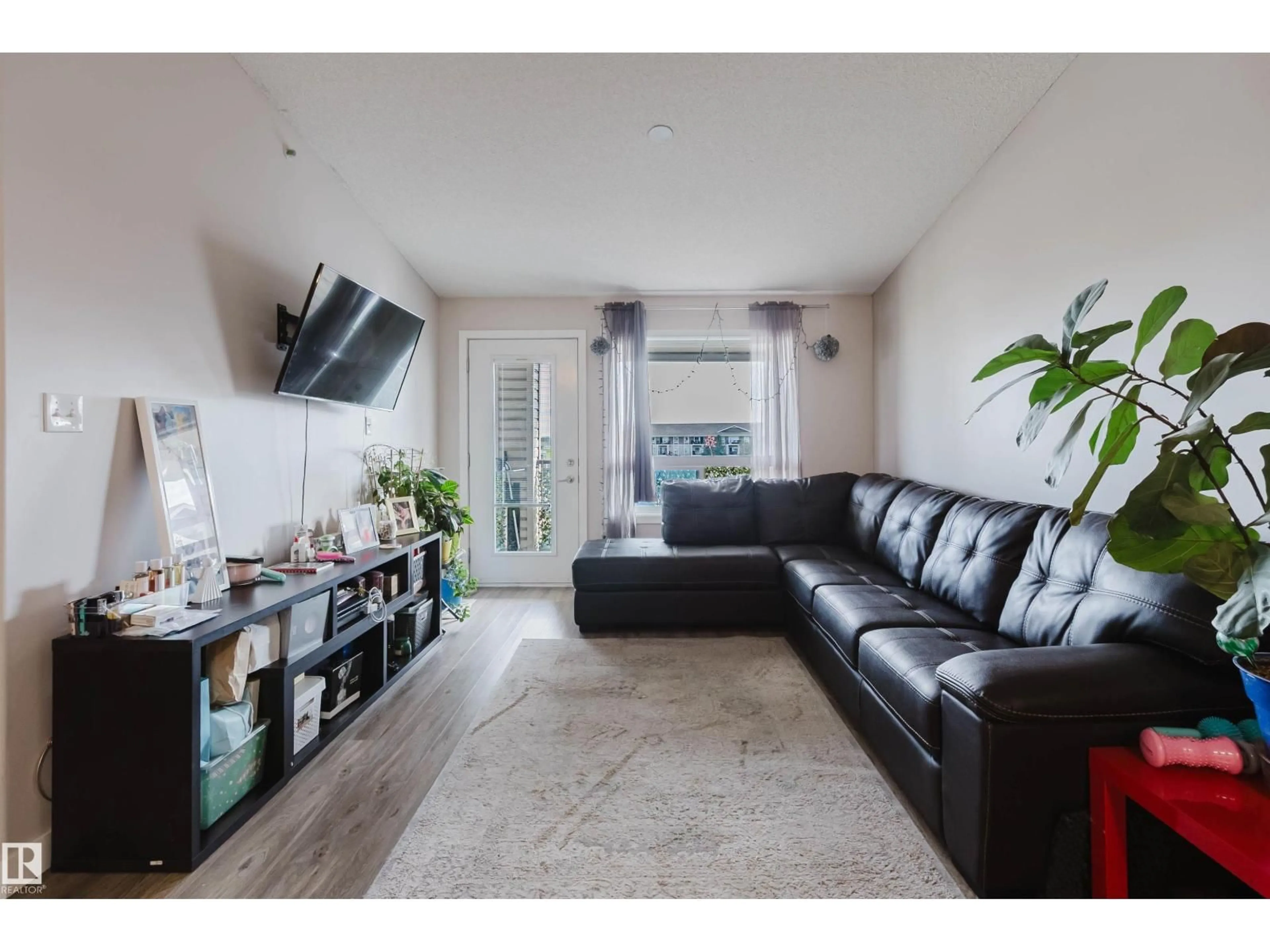 Living room with furniture, unknown for 7327 - 7428 SOUTH TERWILLEGAR DR, Edmonton Alberta T6R0L8