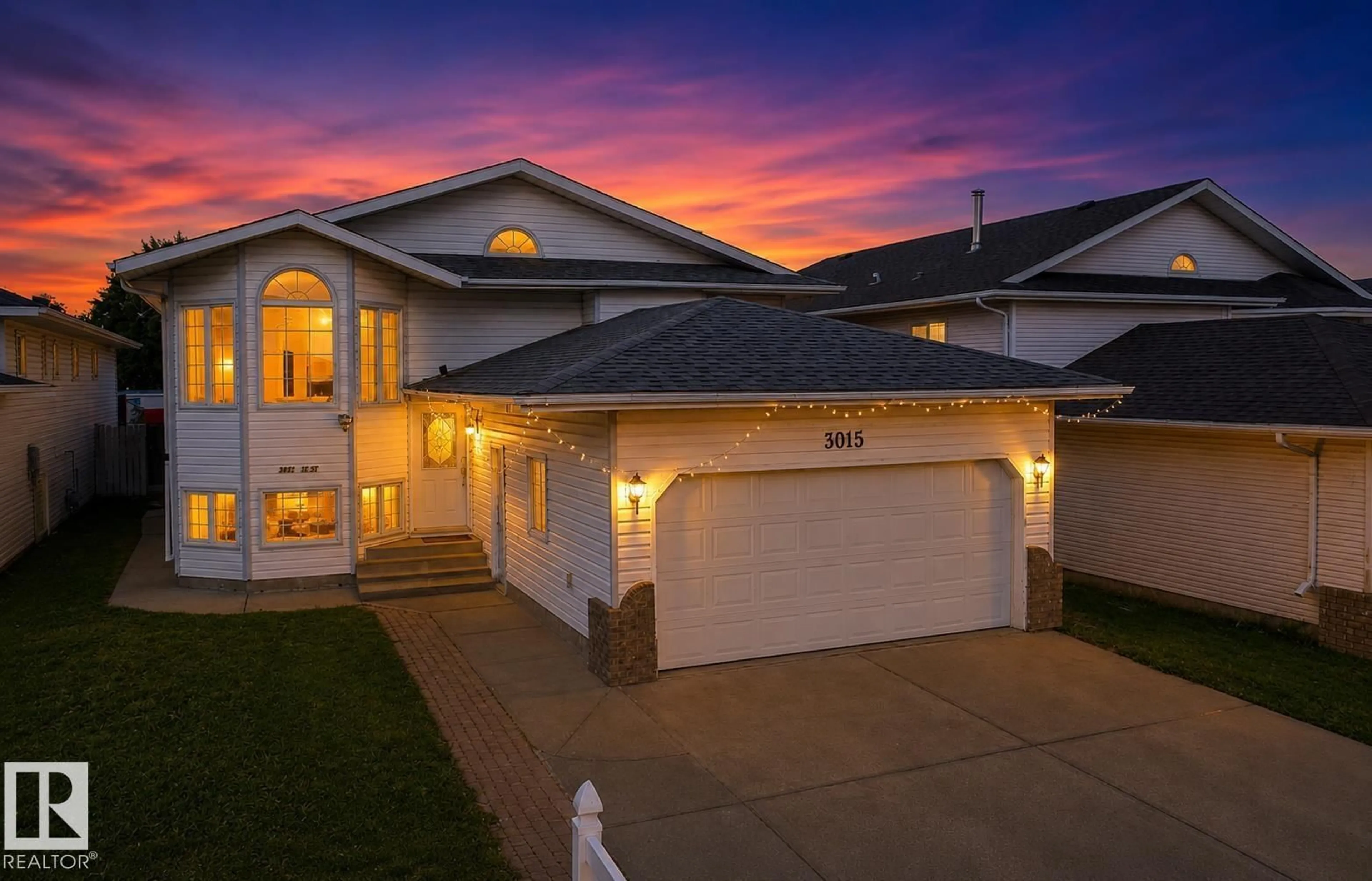 Home with vinyl exterior material, street for 3015 37 ST, Edmonton Alberta T6L5R1