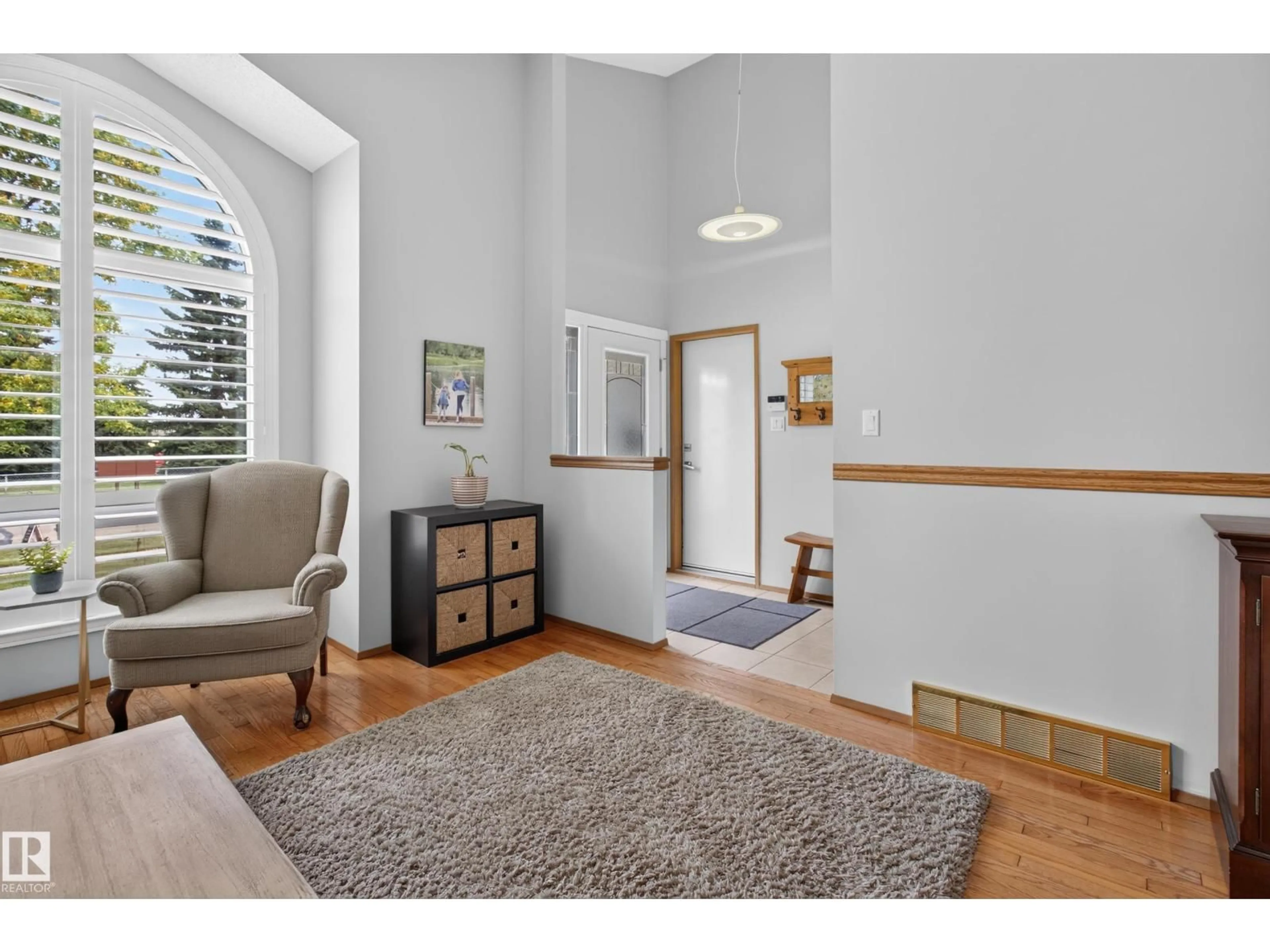 Indoor entryway for 102 COACHMAN WY, Sherwood Park Alberta T8H1M3