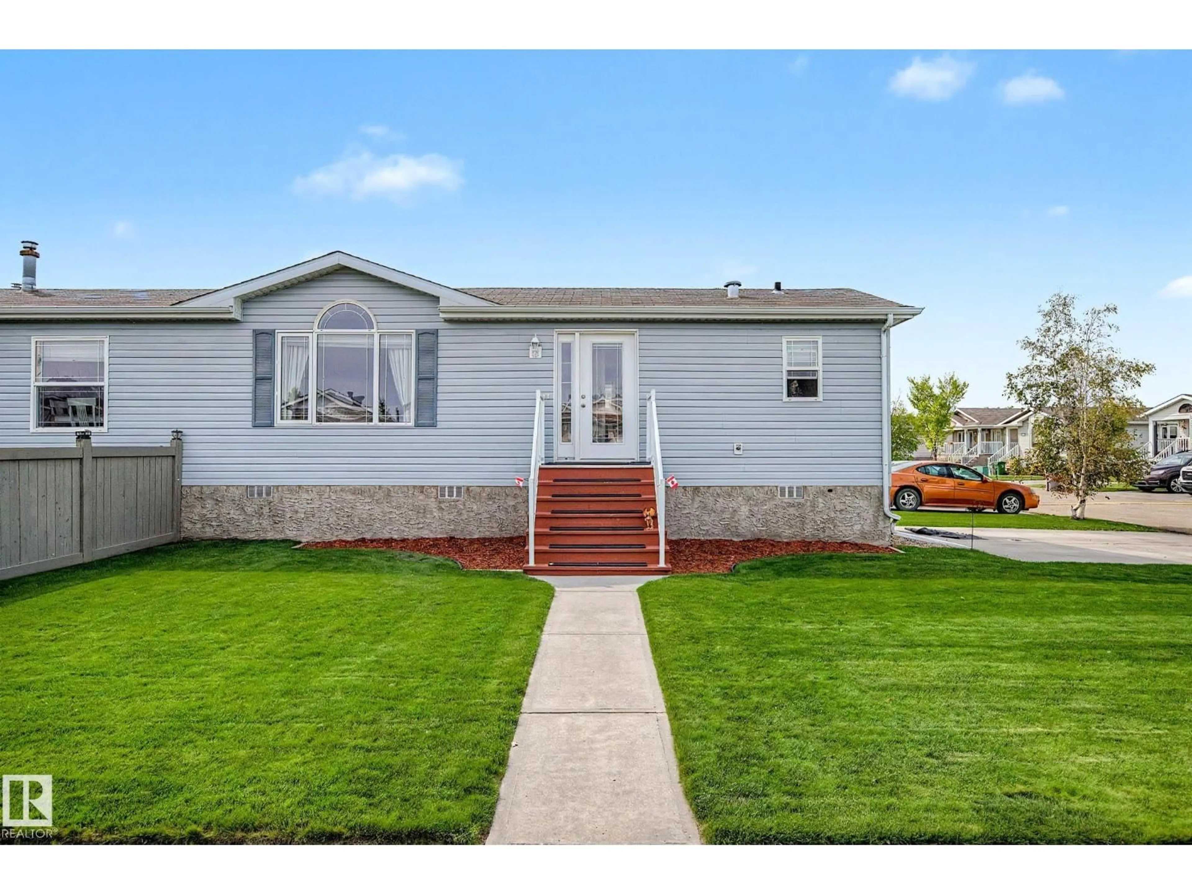 Home with vinyl exterior material, street for 3029 ASPEN WD, Leduc Alberta T9E8R1