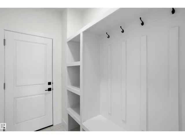 SW - 3211 5 AV, Edmonton 5