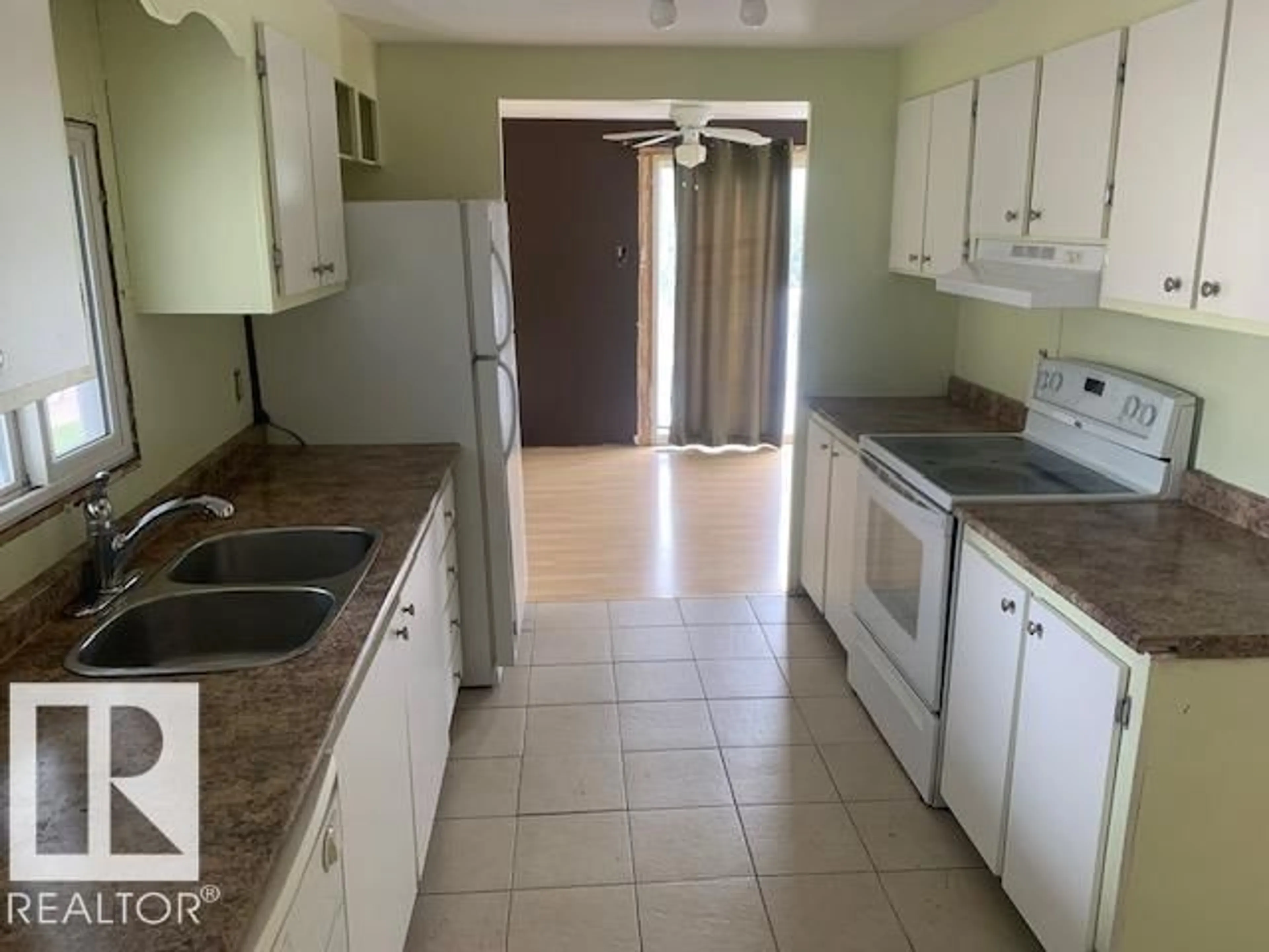 Standard kitchen, unknown for 198 LEE RIDGE RD, Edmonton Alberta T6K0M9