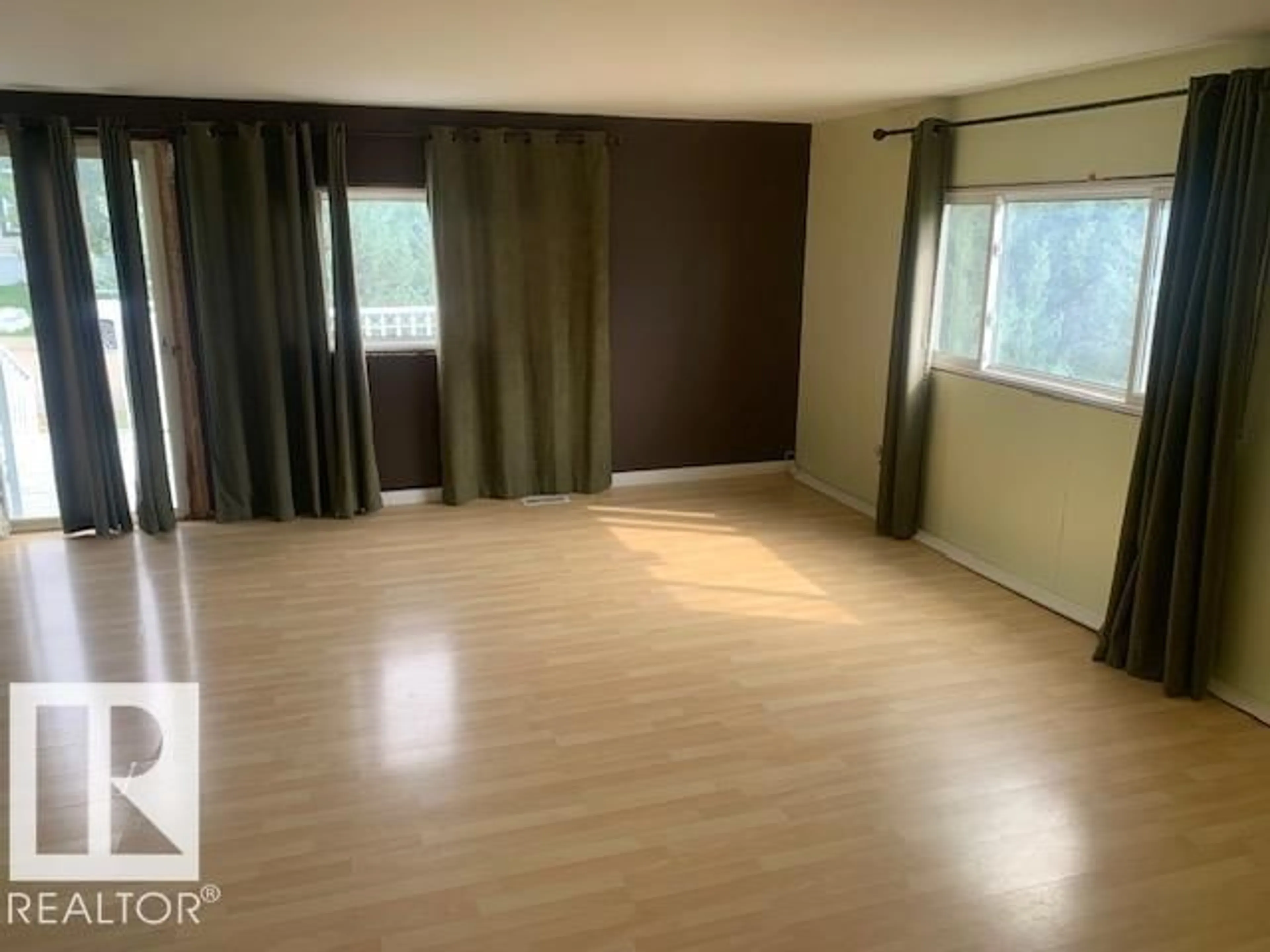 A pic of a room for 198 LEE RIDGE RD, Edmonton Alberta T6K0M9