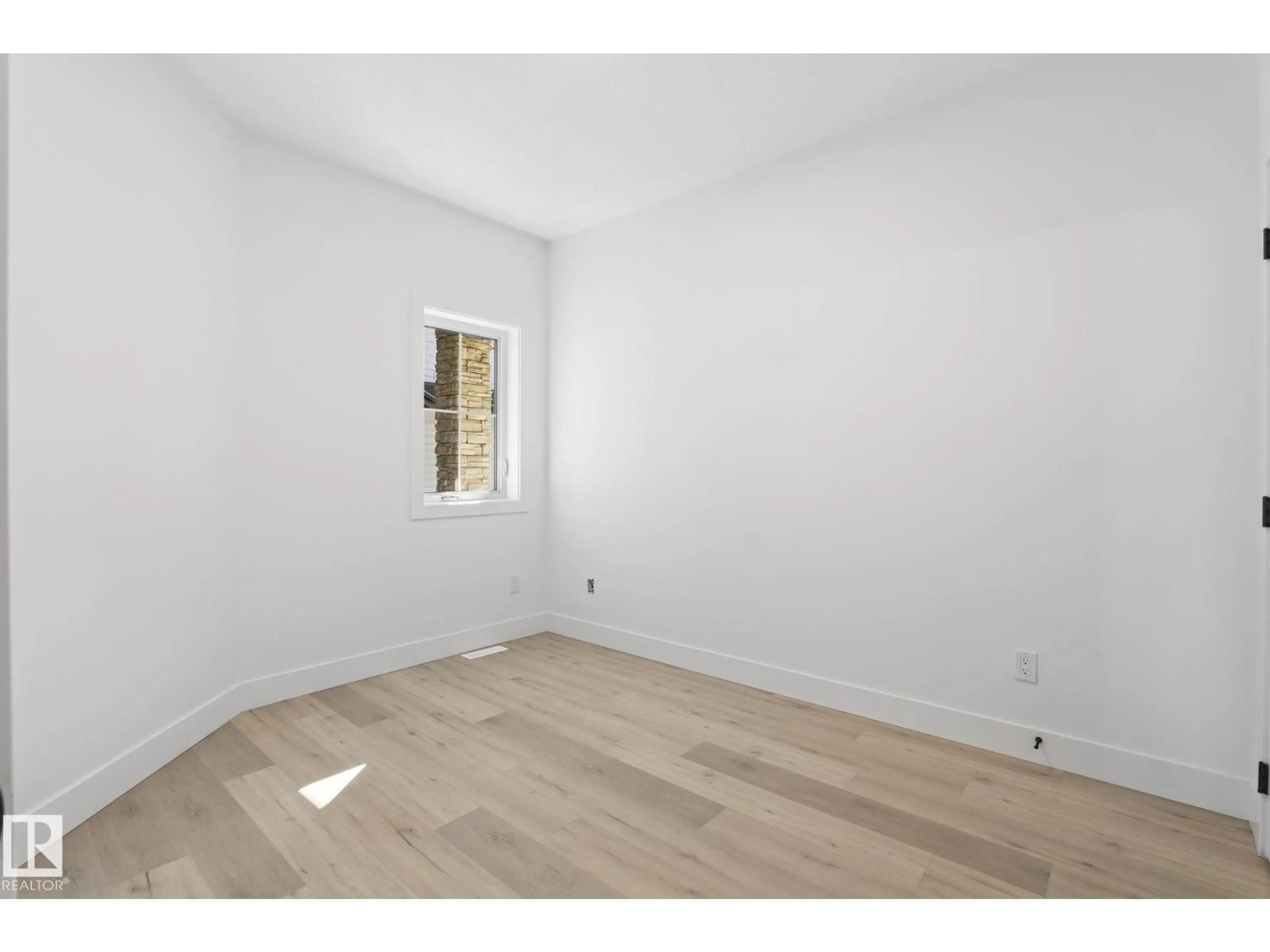 A pic of a room for SW - 6424 29 AV, Edmonton Alberta T6X3M8