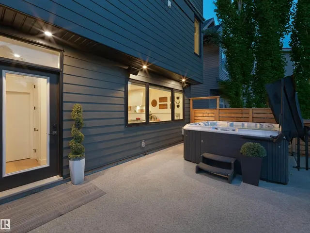 9538 100A ST NW, Edmonton 5