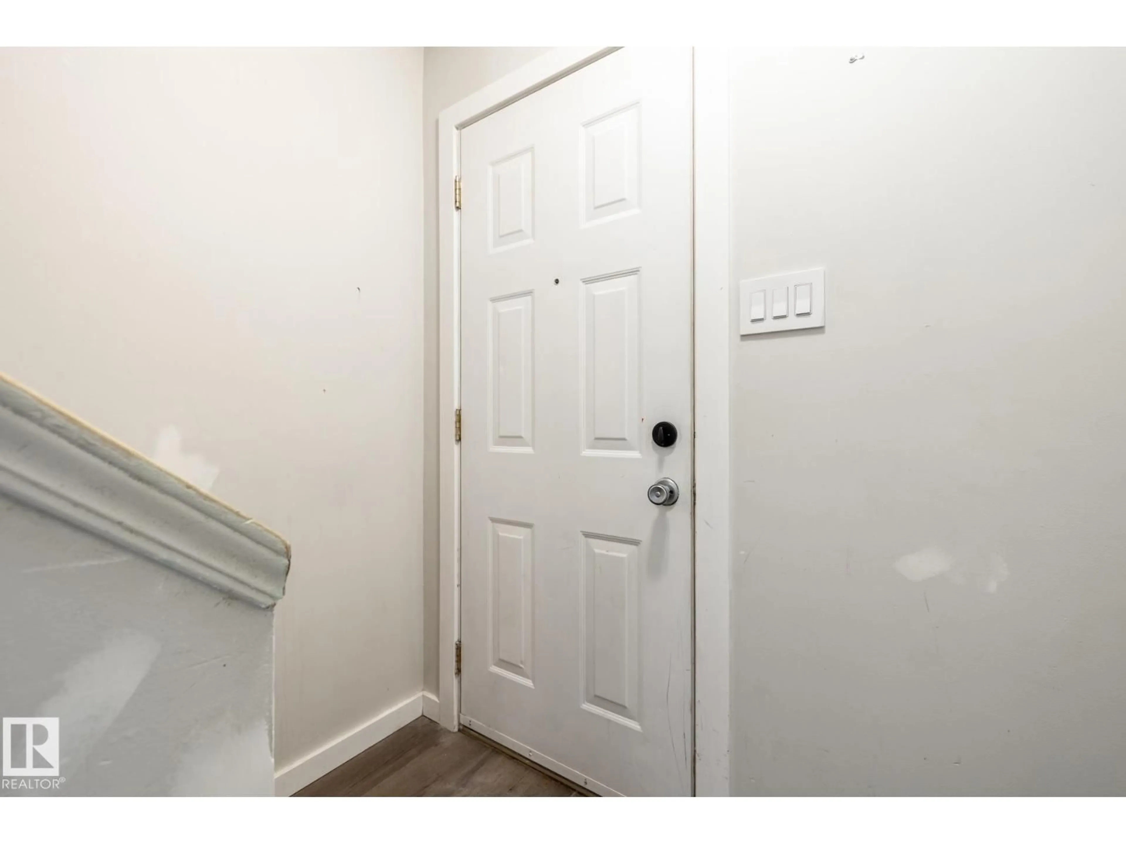 Indoor entryway for NW - 54 LAKEWOOD VG, Edmonton Alberta T6K2B3