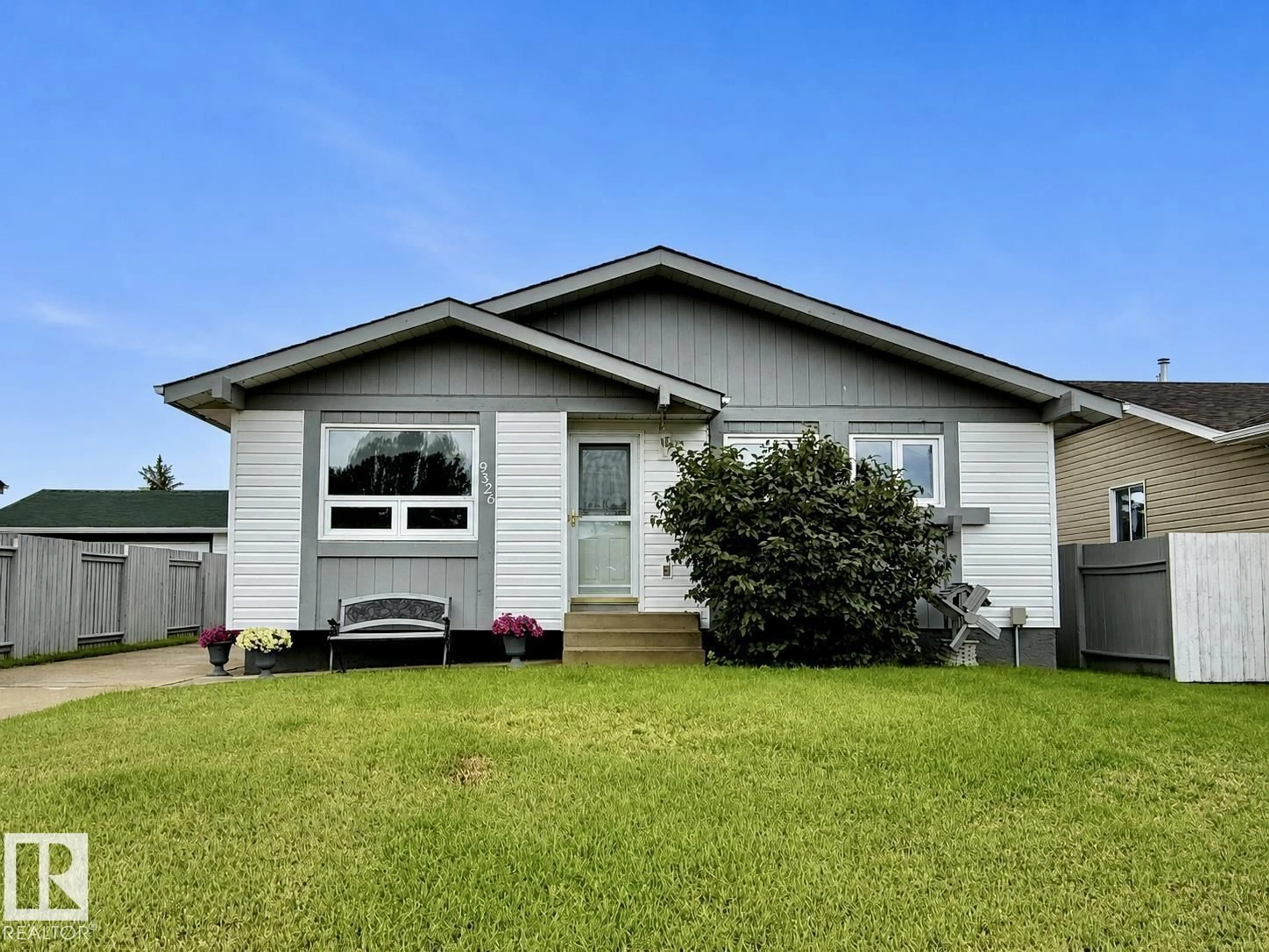 Home with vinyl exterior material, unknown for 9326 81 ST, Fort Saskatchewan Alberta T8L3L2