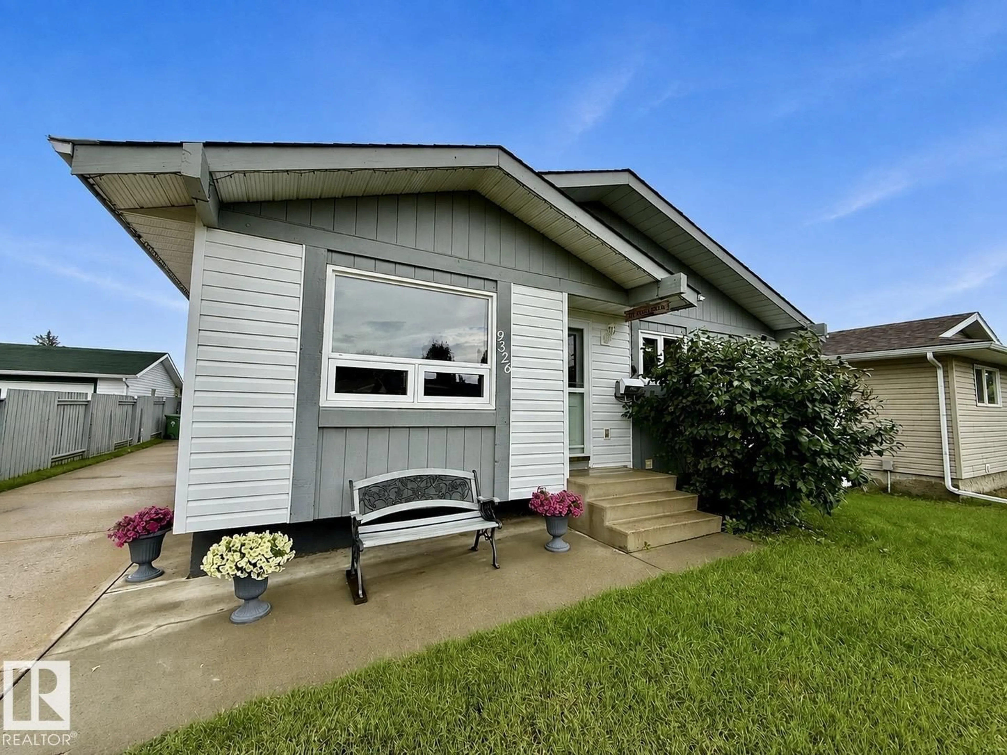 Home with vinyl exterior material, unknown for 9326 81 ST, Fort Saskatchewan Alberta T8L3L2