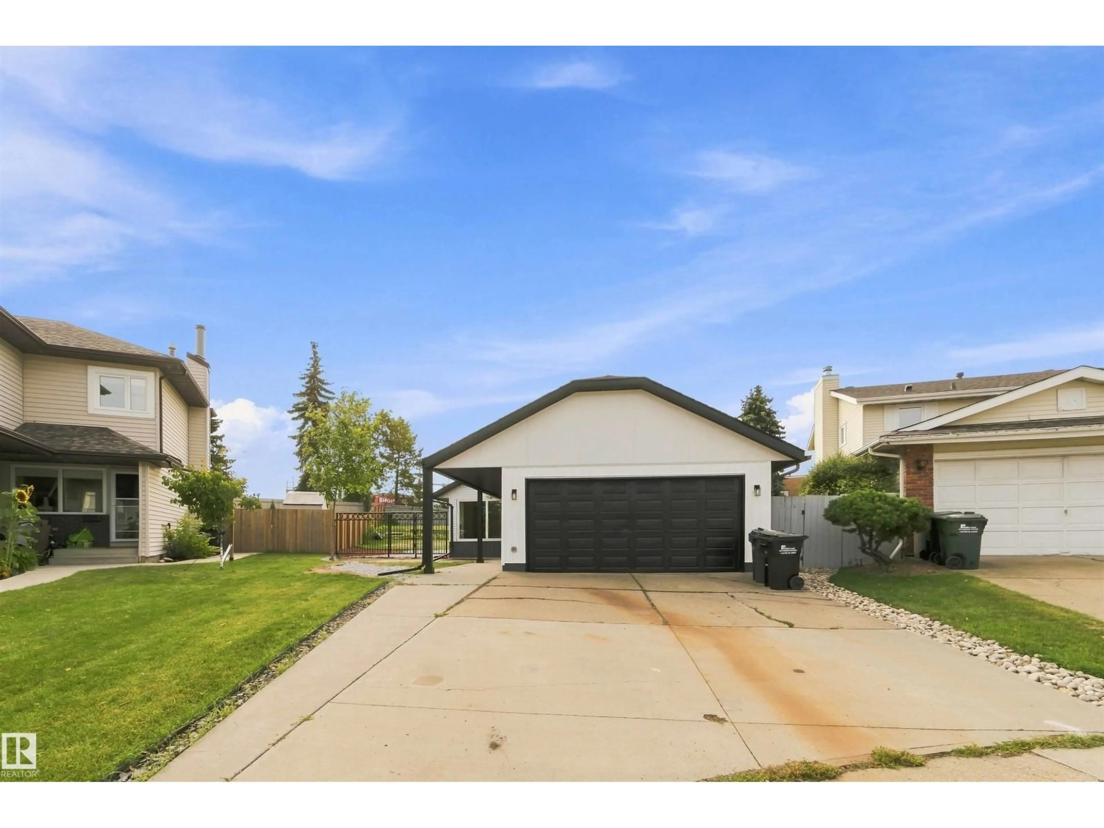 Home with vinyl exterior material, street for 43 VENTNOR PL, Sherwood Park Alberta T8A4W8