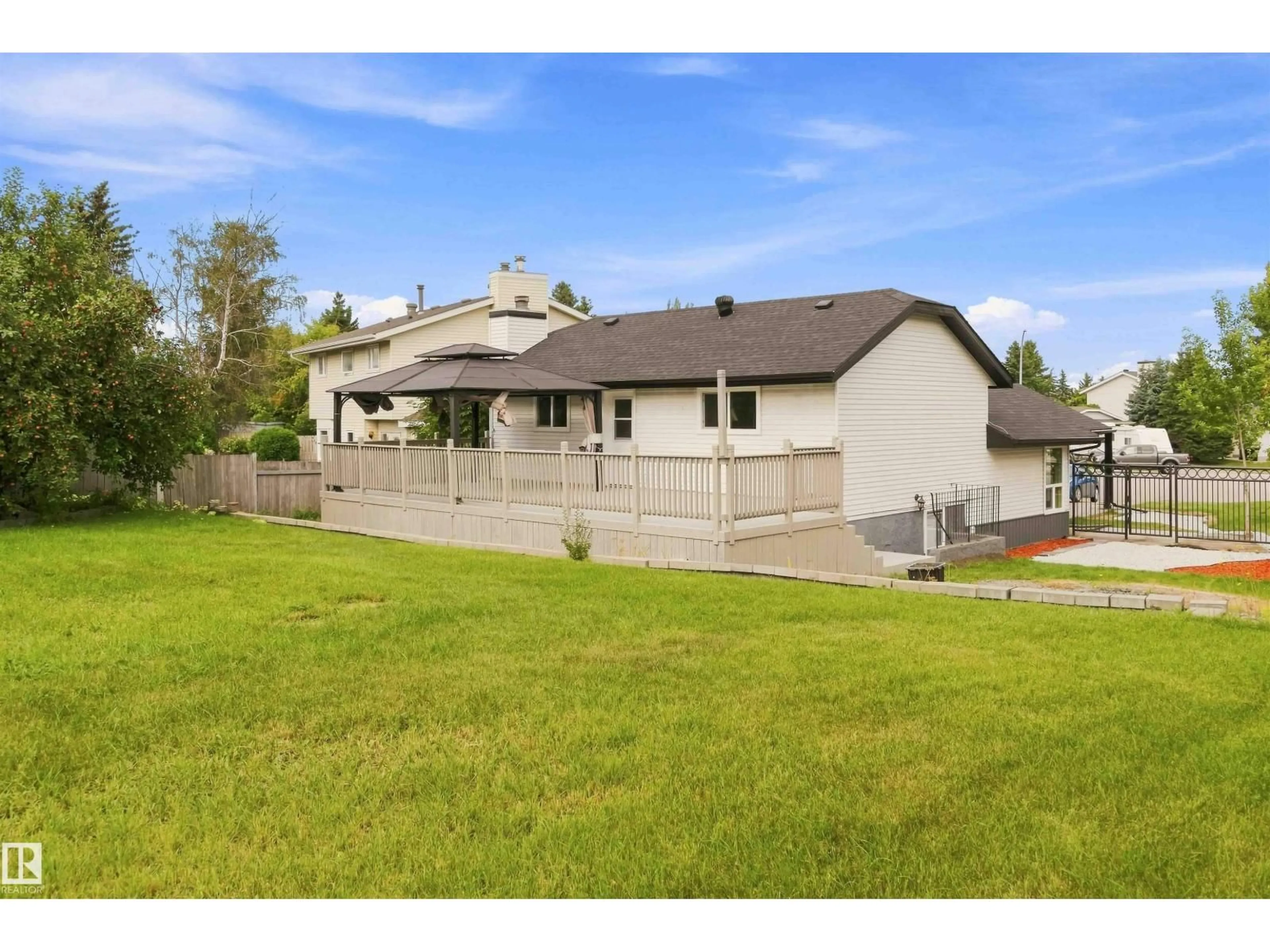 A pic from outside/outdoor area/front of a property/back of a property/a pic from drone, unknown for 43 VENTNOR PL, Sherwood Park Alberta T8A4W8