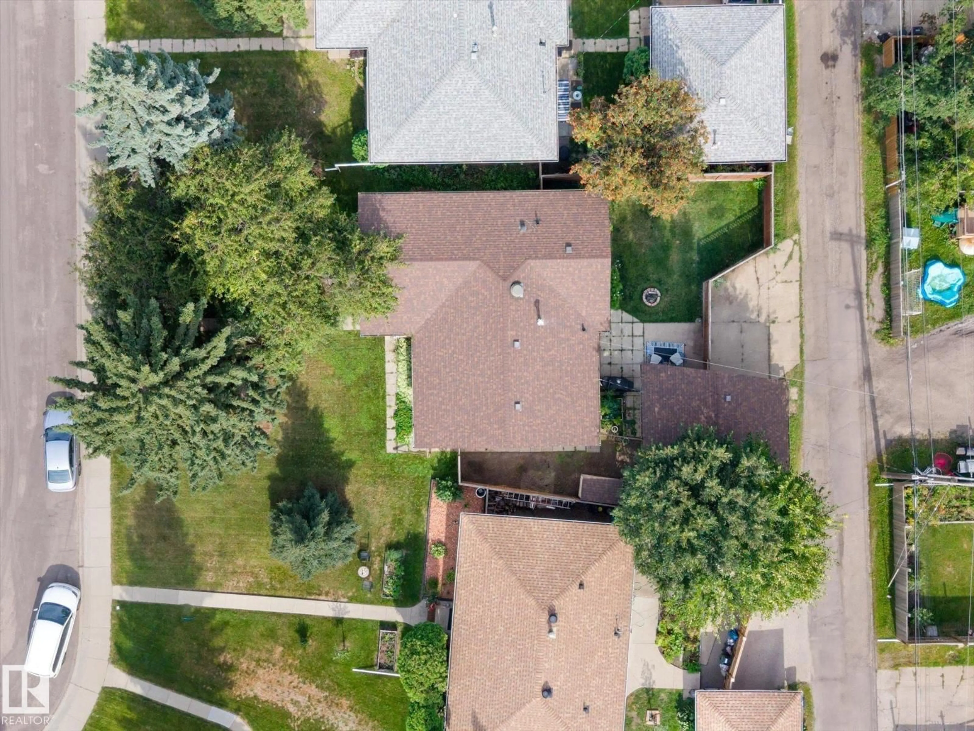 A pic from outside/outdoor area/front of a property/back of a property/a pic from drone, street for 8905 157 ST, Edmonton Alberta T5R2A6