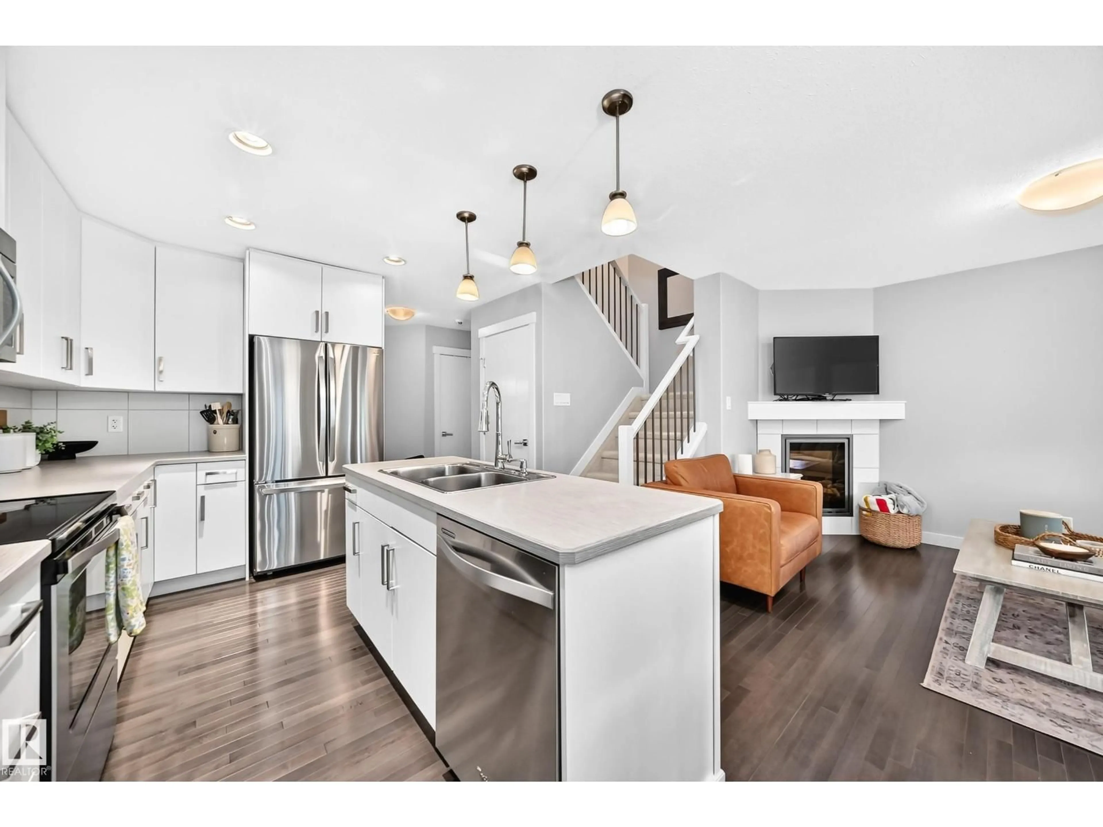 Open concept kitchen, unknown for 7614 ELLESMERE WY, Sherwood Park Alberta T8H0P7