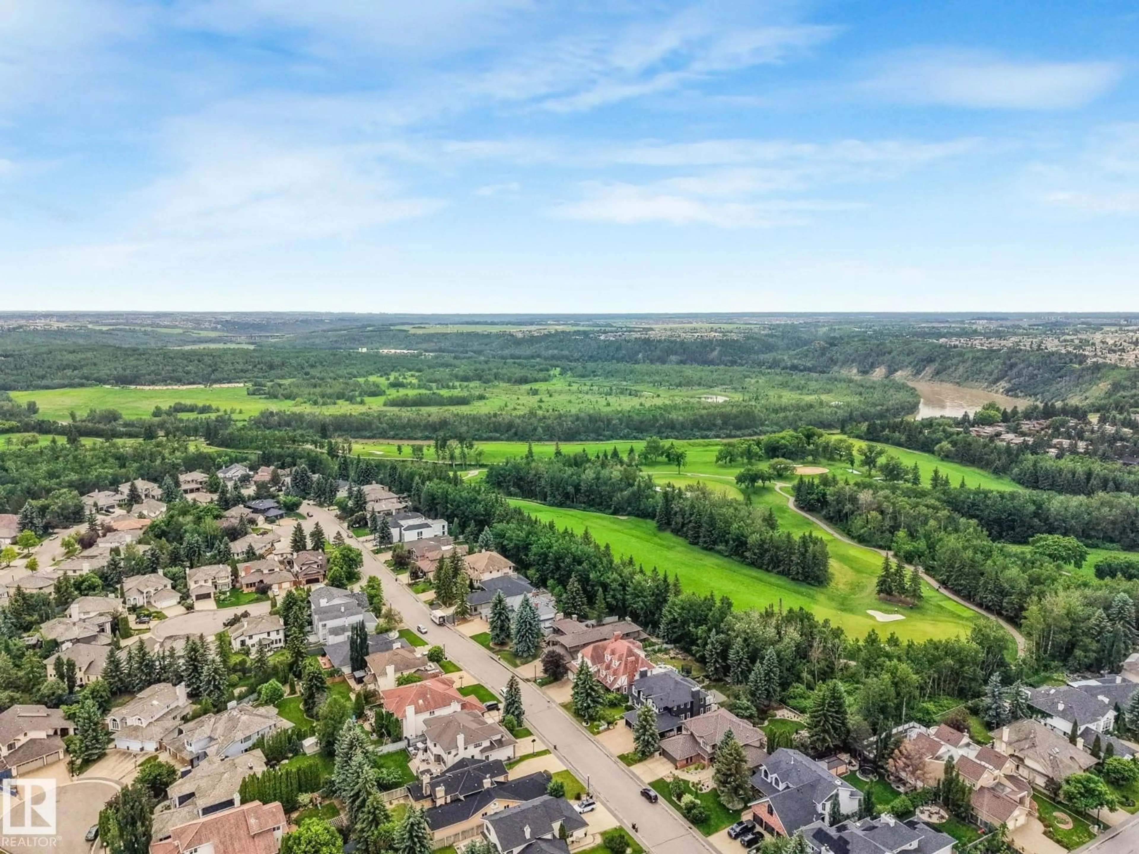A pic from outside/outdoor area/front of a property/back of a property/a pic from drone, unknown for 783 WHEELER RD, Edmonton Alberta T6M2E5