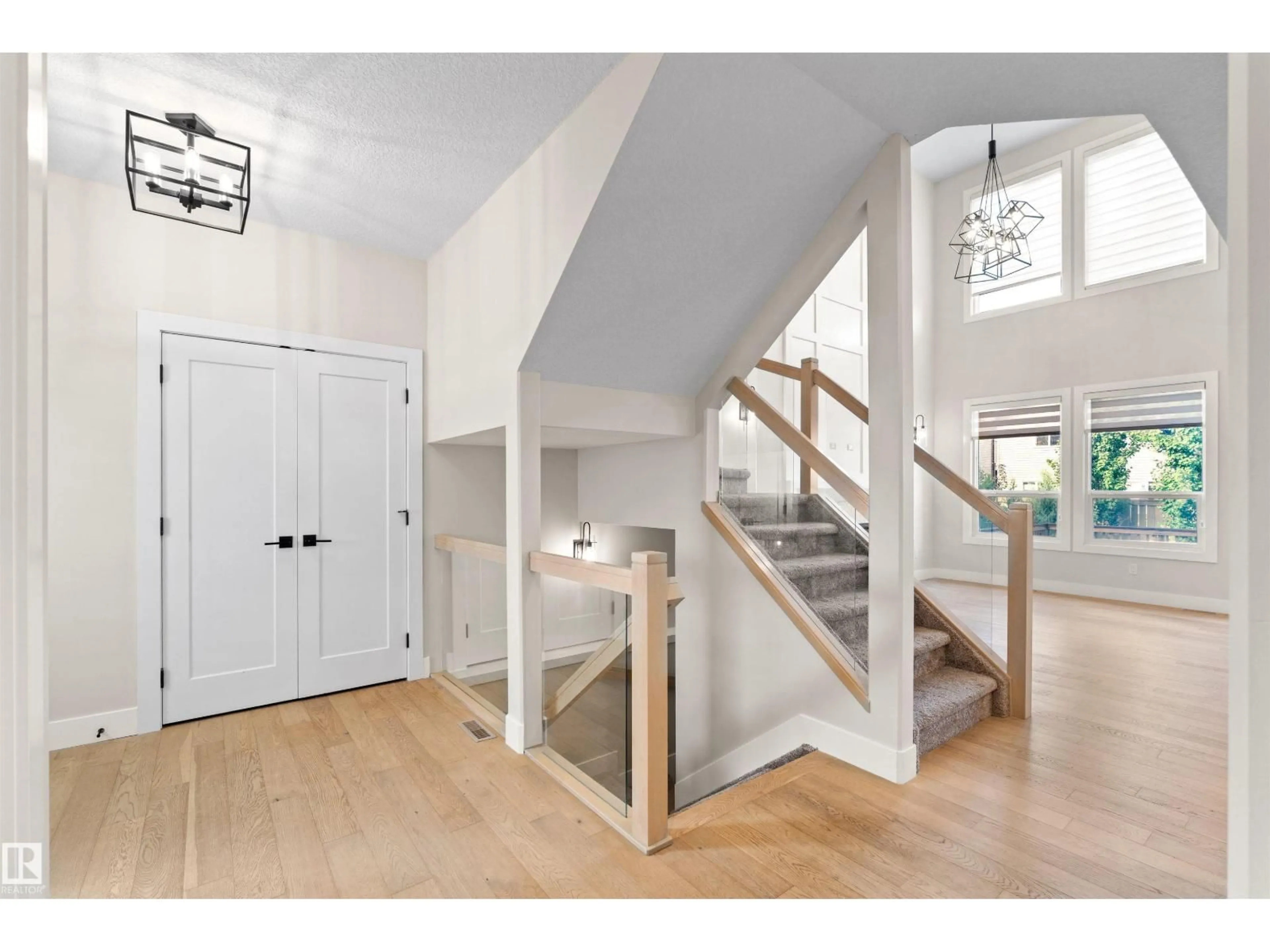 Indoor entryway for 9804 223 ST, Edmonton Alberta T5T7B6