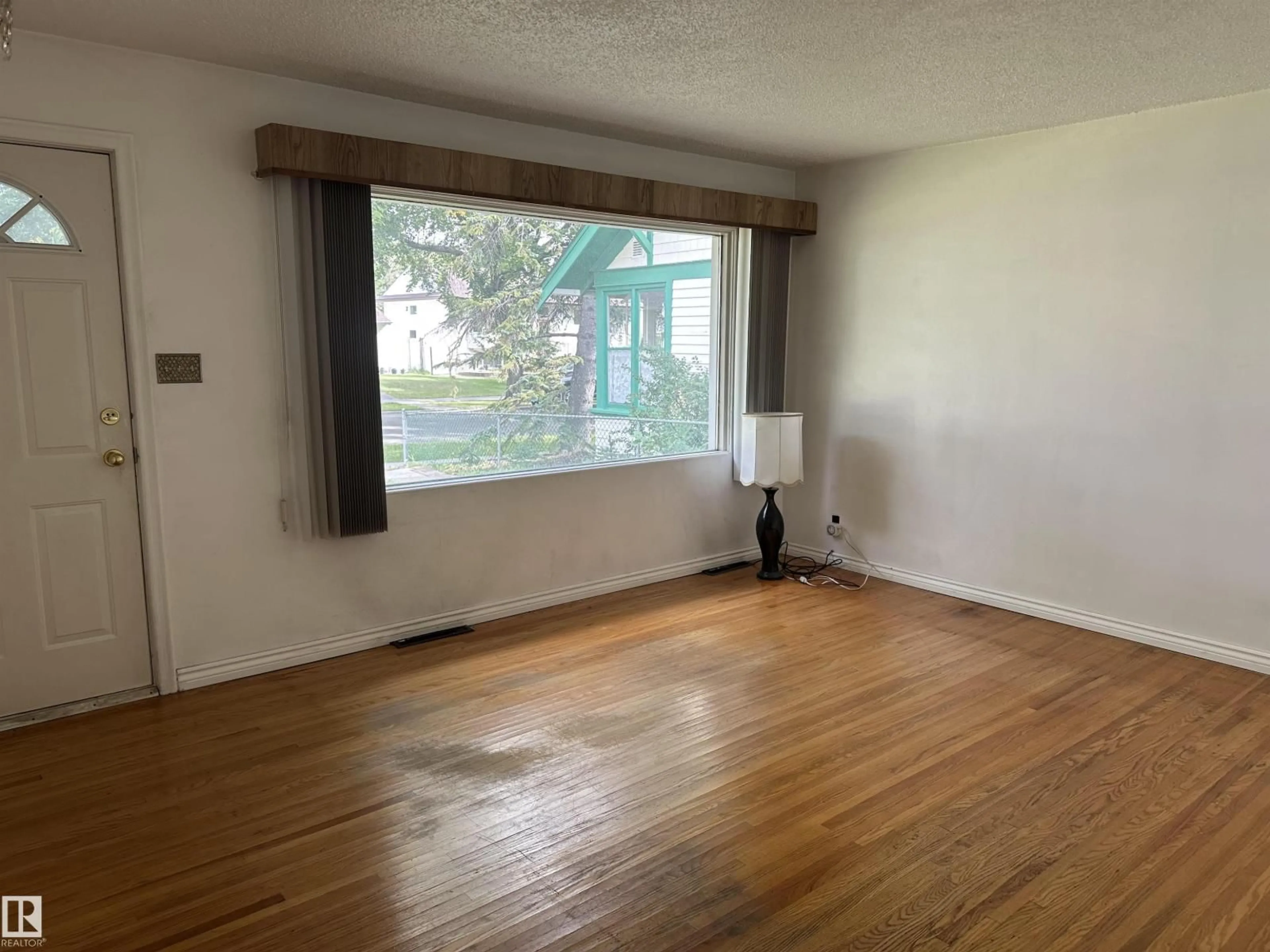 A pic of a room for NW - 12936 115 ST, Edmonton Alberta T5E5G1