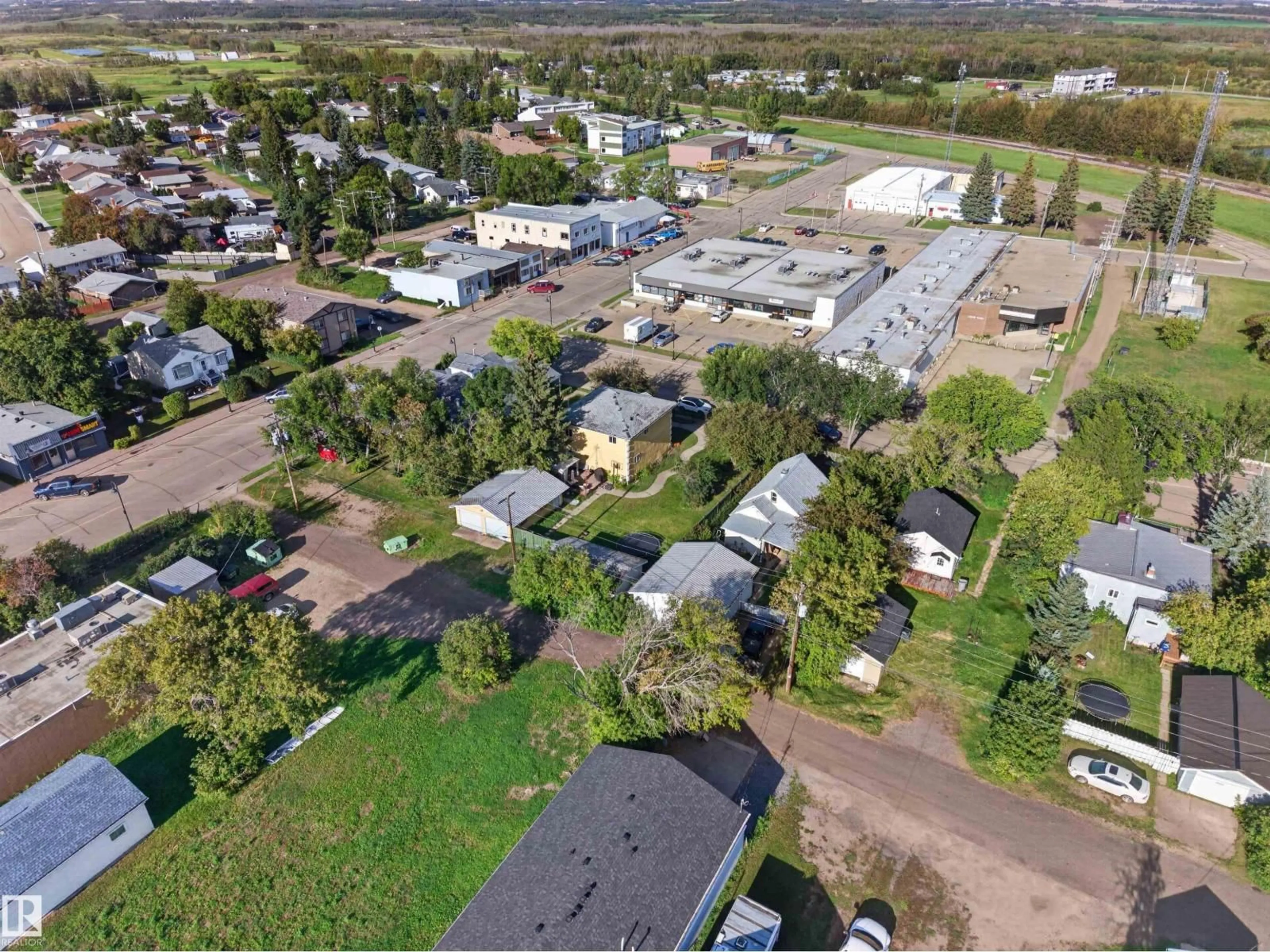 A pic from outside/outdoor area/front of a property/back of a property/a pic from drone, street for 4932 48 ST, Redwater Alberta T0A2W0