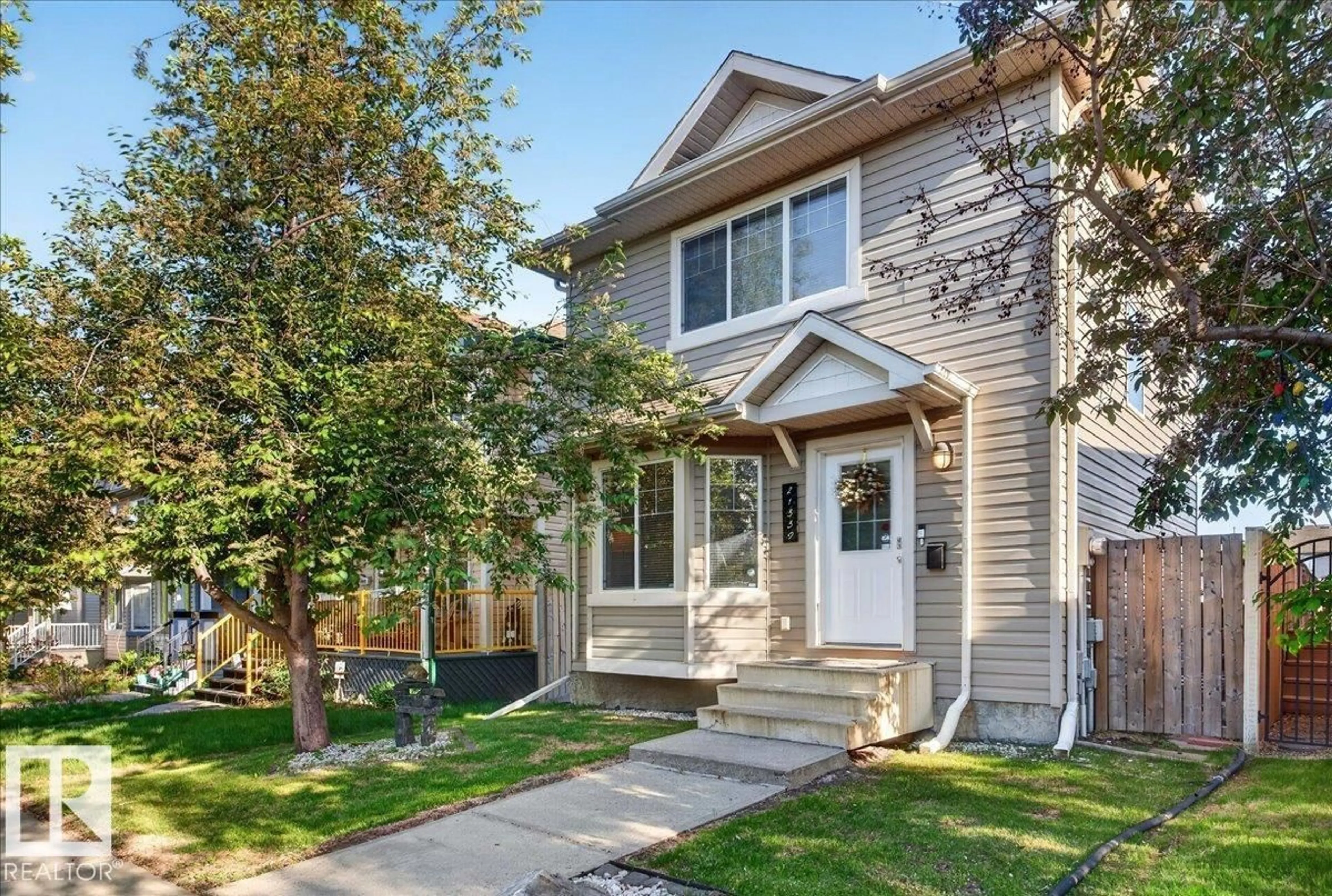 Home with vinyl exterior material, street for 21339 91 AV, Edmonton Alberta T5T6Y9