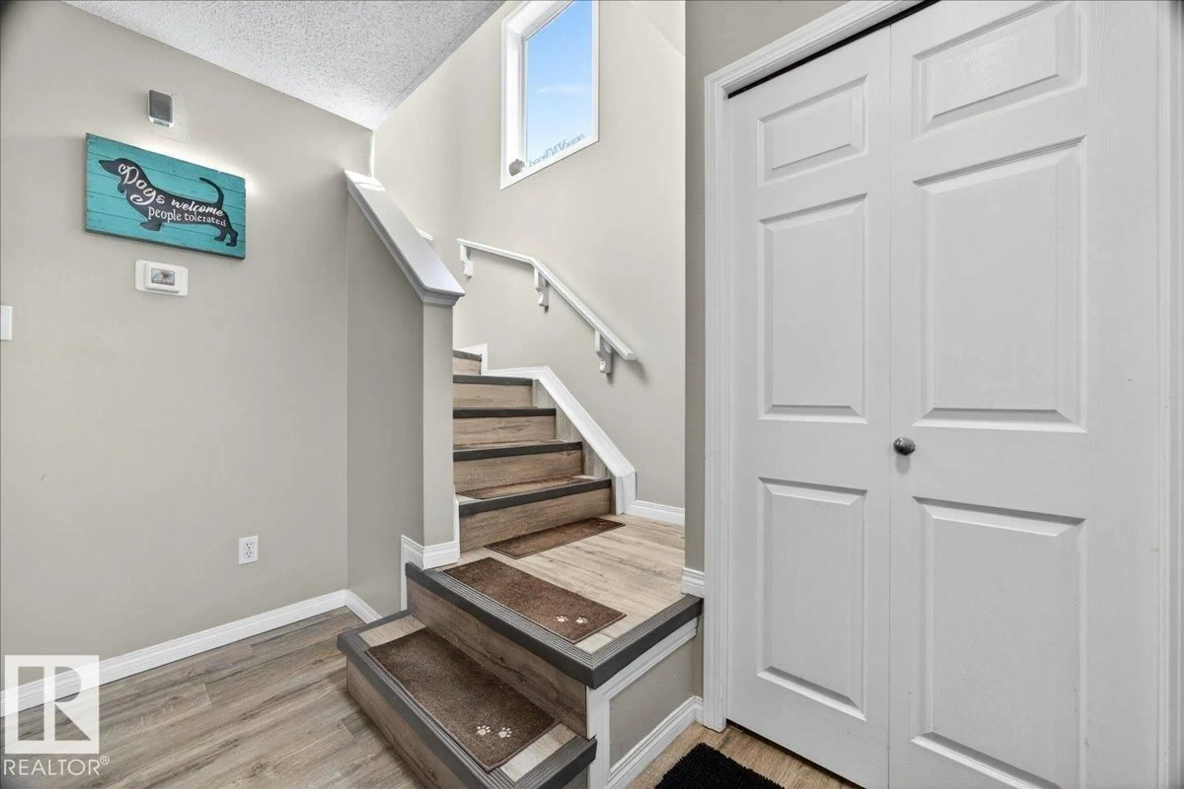 Indoor entryway for 21339 91 AV, Edmonton Alberta T5T6Y9