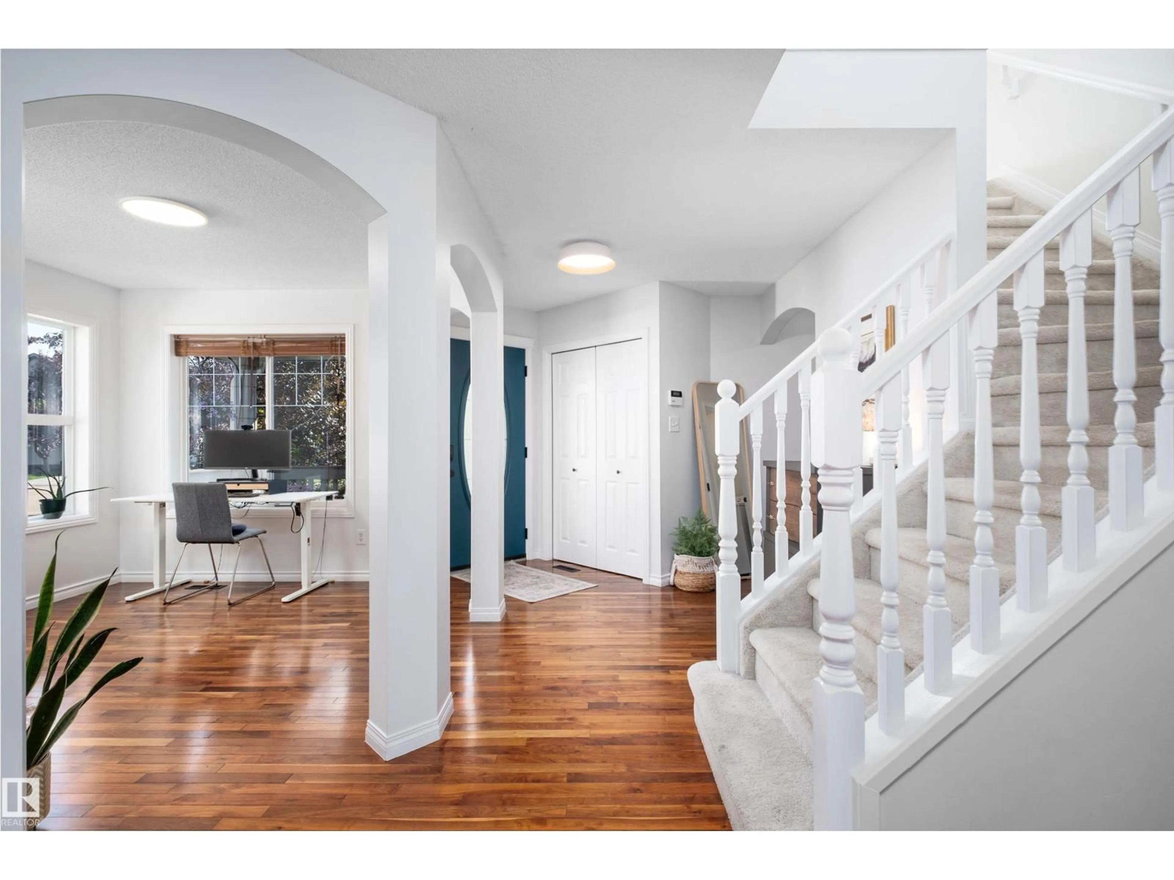 Indoor entryway for 1128 114 ST, Edmonton Alberta T6W1P6