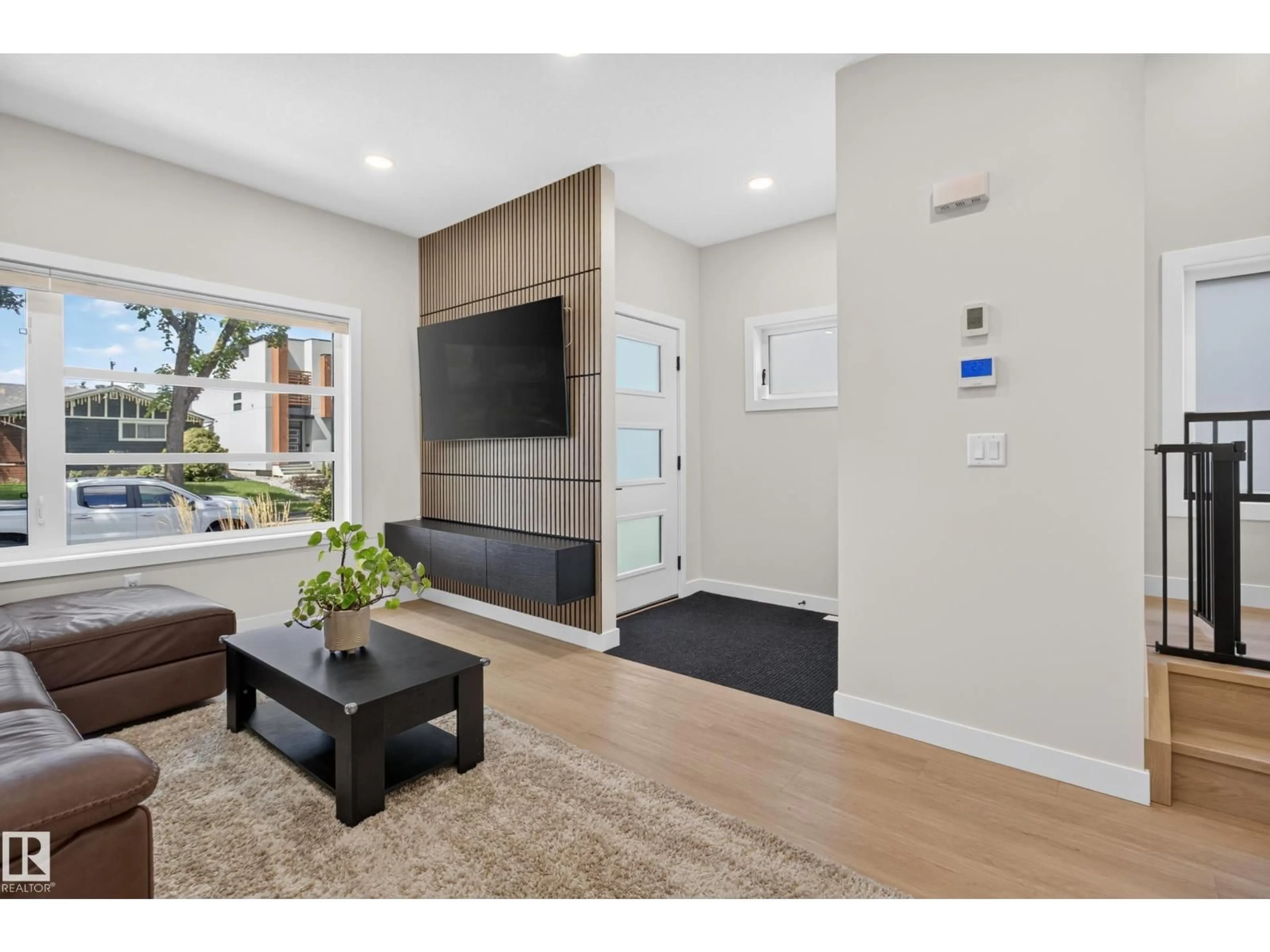 Indoor entryway for 9333 148 ST, Edmonton Alberta T5R1A5