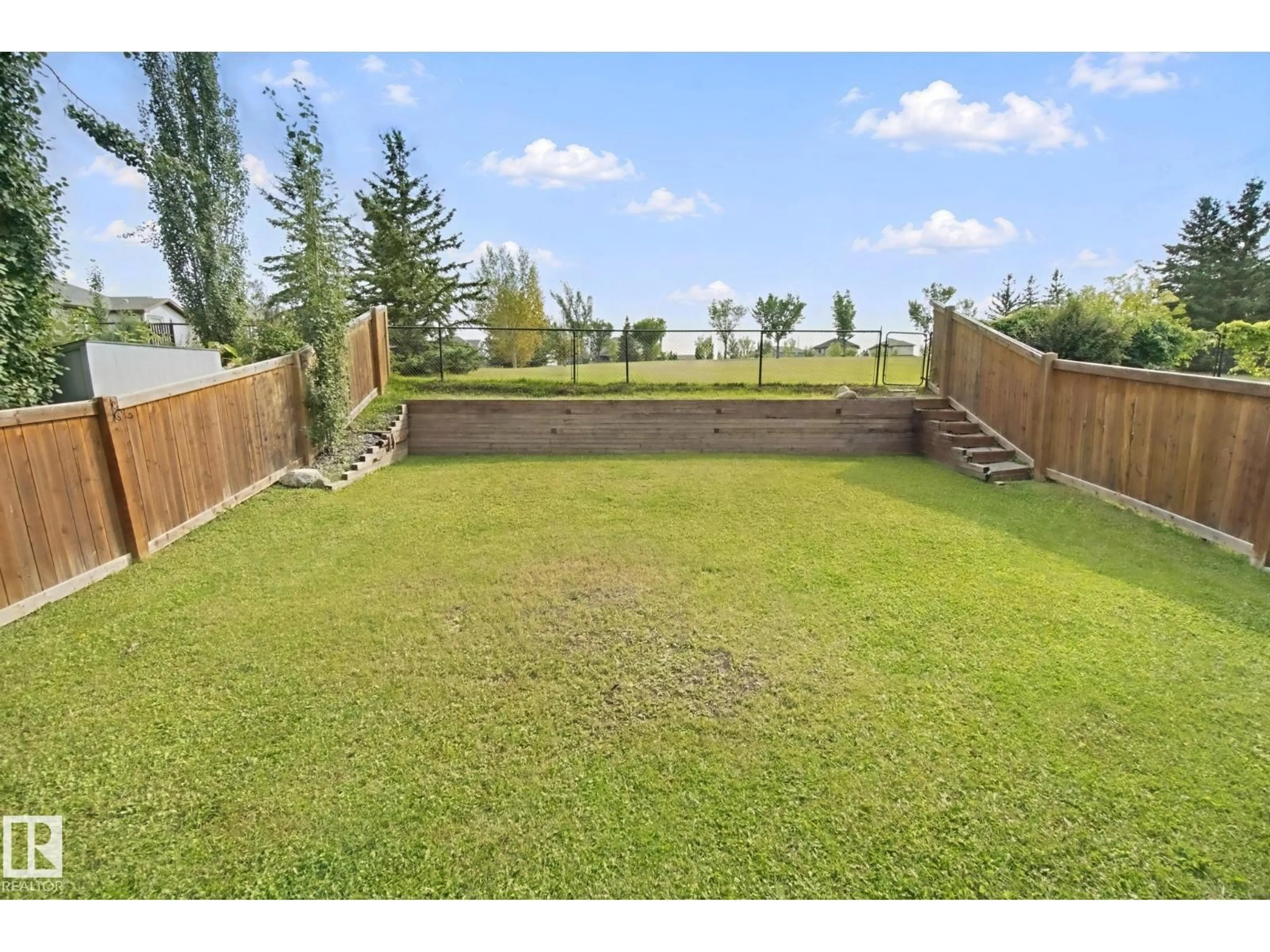 A pic from outside/outdoor area/front of a property/back of a property/a pic from drone, water/lake/river/ocean view for 51 VIVIAN WY, Spruce Grove Alberta T7X0H3