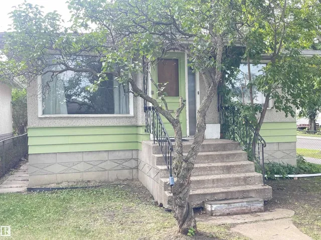 NW - 8759 81 AV, Edmonton 2