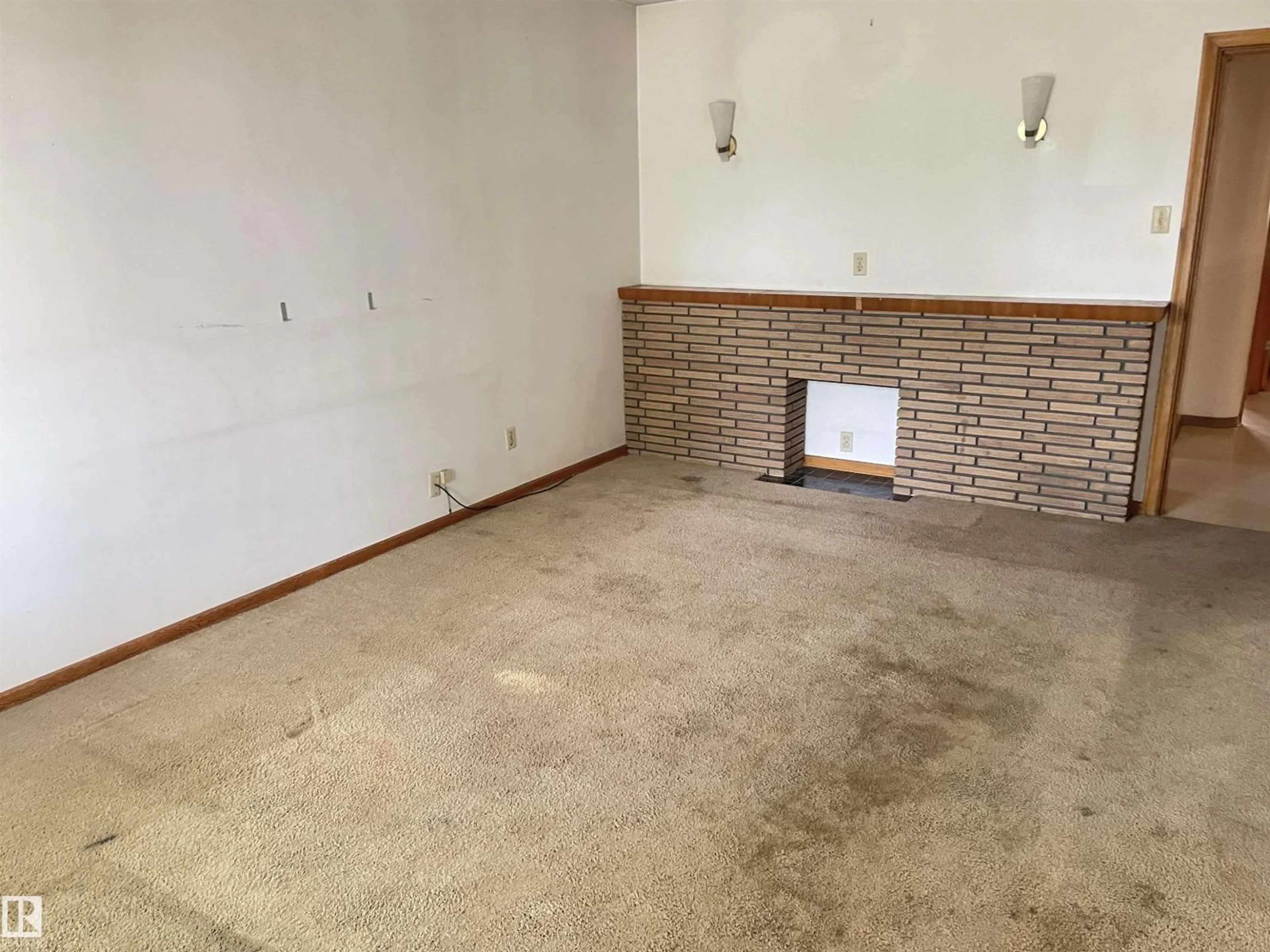 A pic of a room for NW - 8759 81 AV, Edmonton Alberta T6C0W5