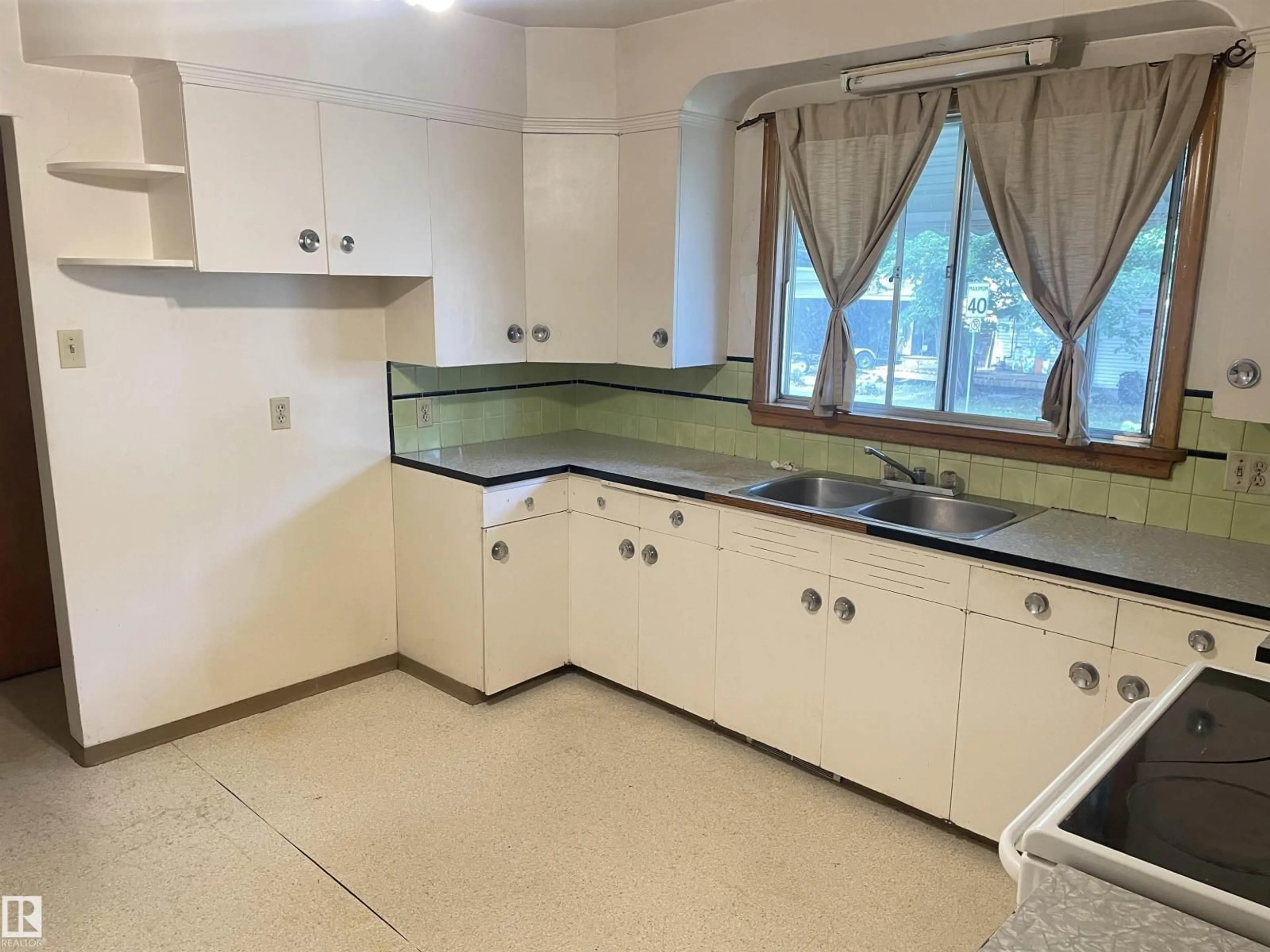 Standard kitchen, unknown for NW - 8759 81 AV, Edmonton Alberta T6C0W5