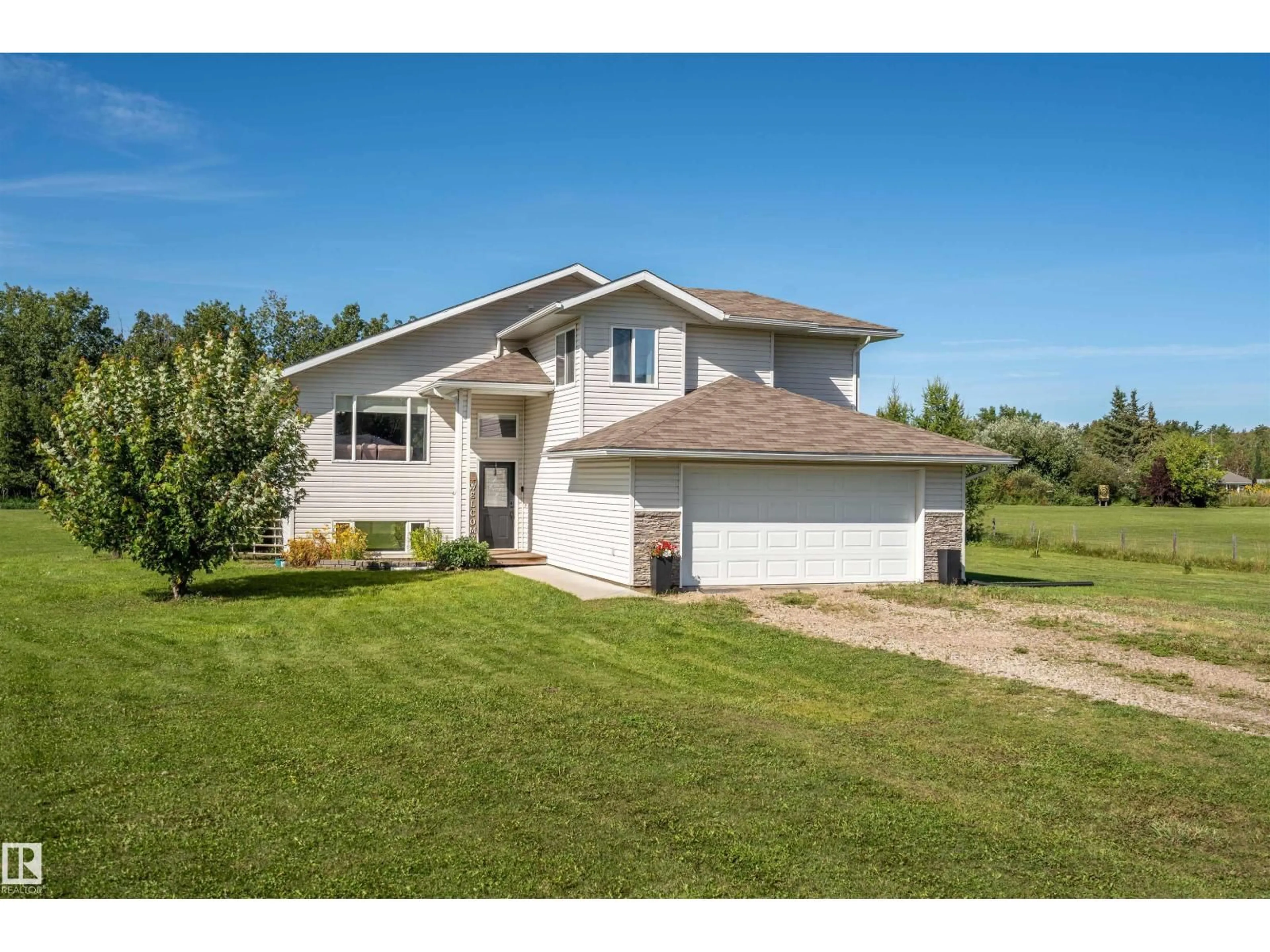 Home with vinyl exterior material, unknown for 4906 PARK CR, Cherry Grove Alberta T0A0T0
