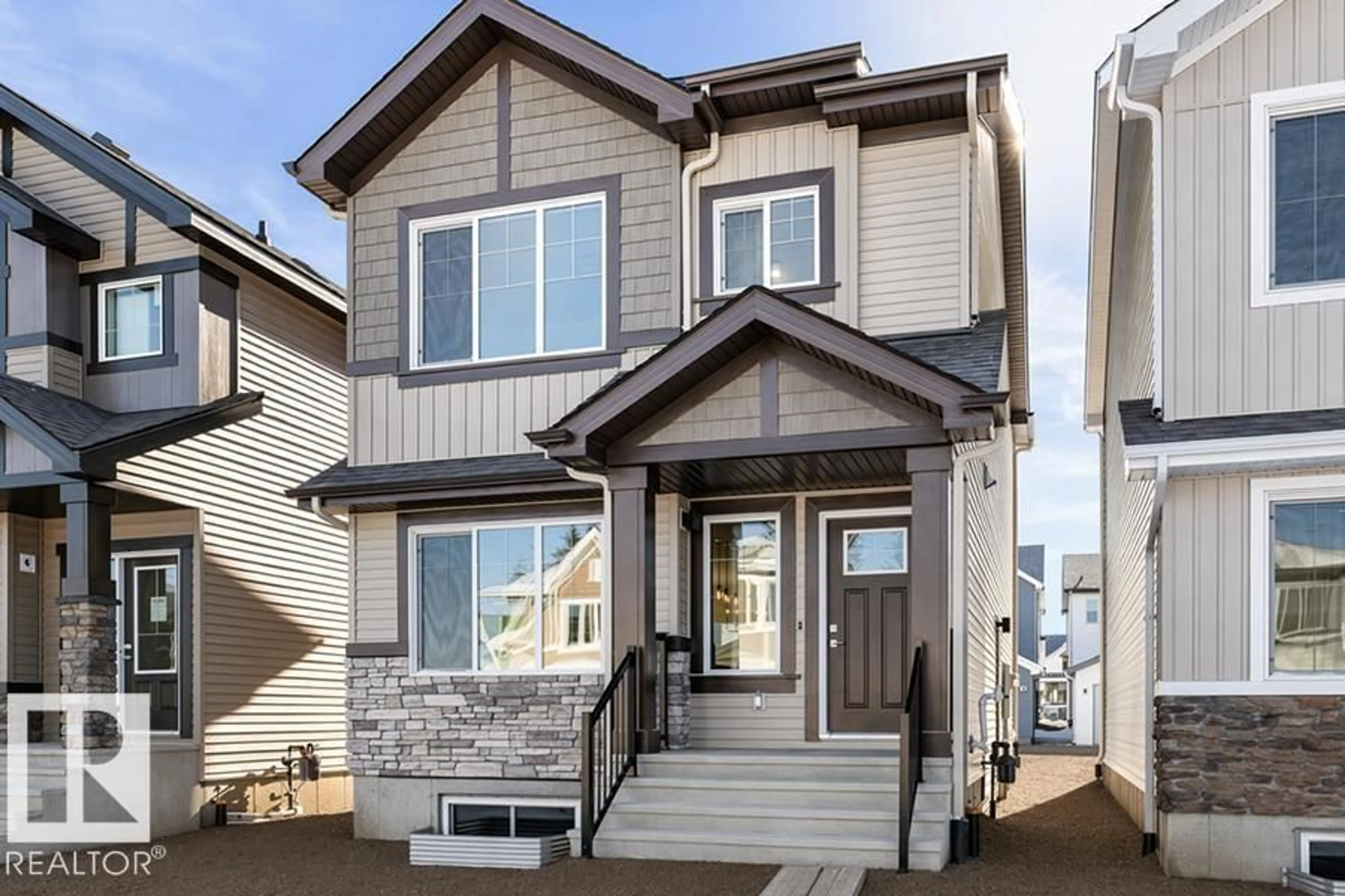 Home with vinyl exterior material, street for 20711 43 AV, Edmonton Alberta T6M3E3