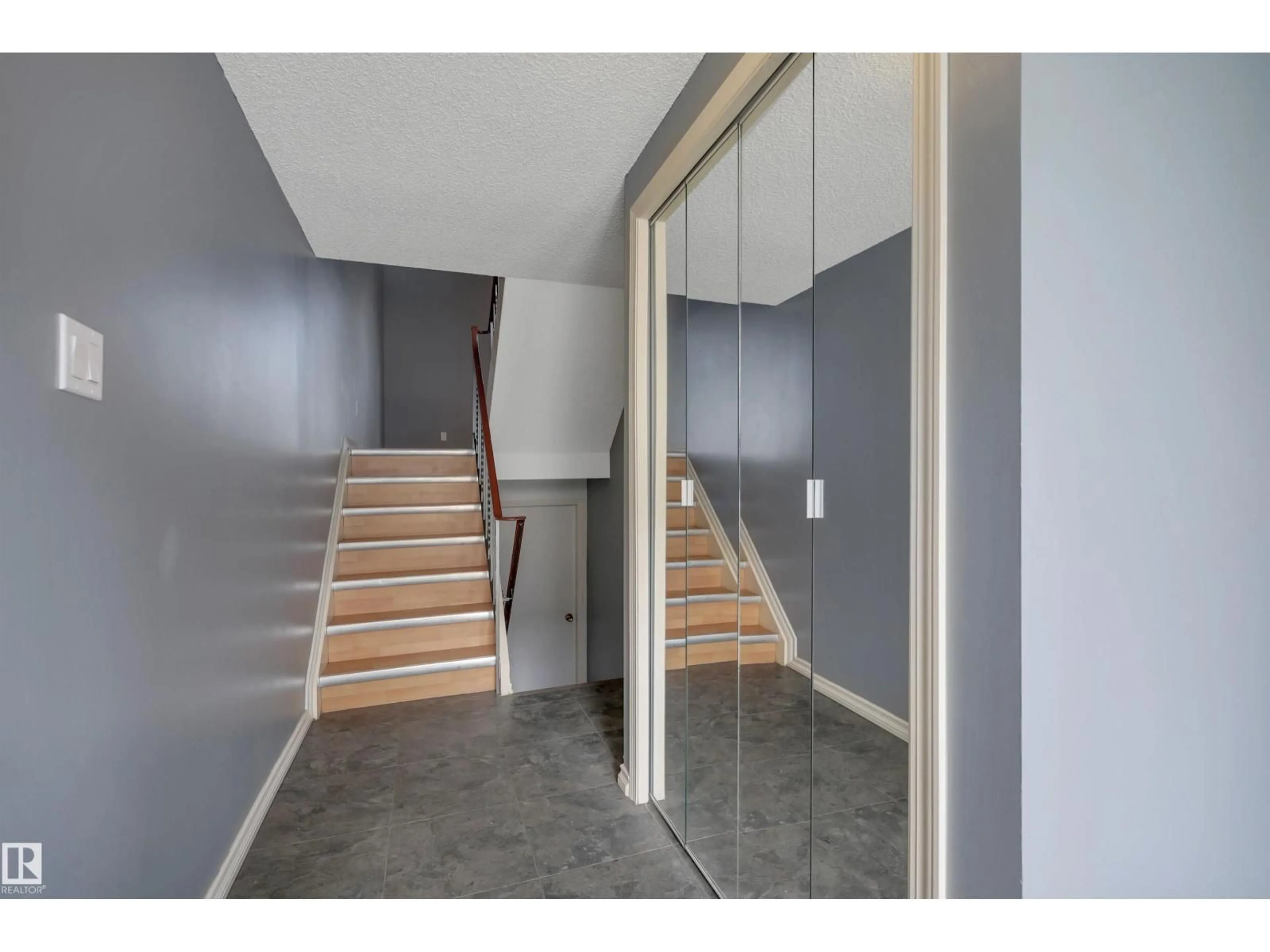 Indoor entryway for NW - 14644 52 ST, Edmonton Alberta T5A3M7