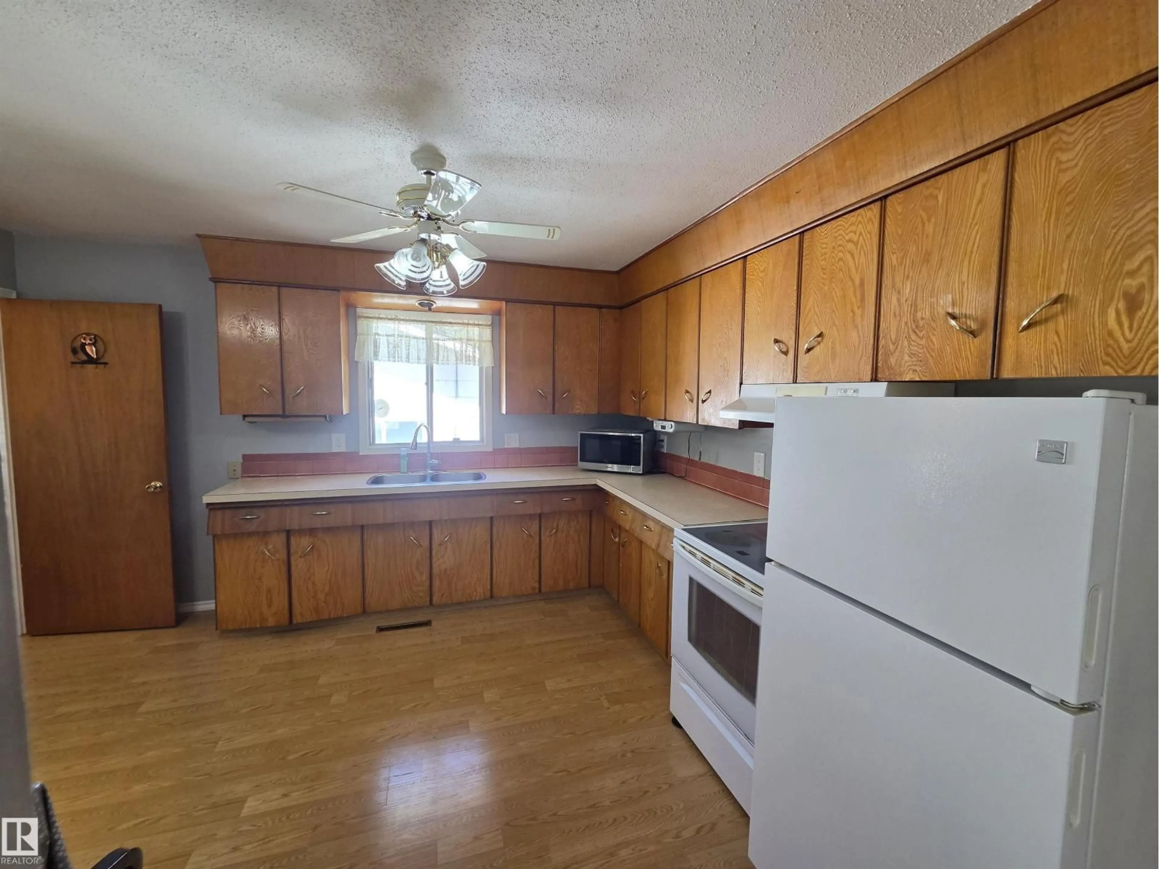 Standard kitchen, unknown for 4721 44 AVE, Bonnyville Town Alberta T9N1N8