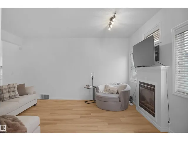 53 13825 155 AV NW, Edmonton 4