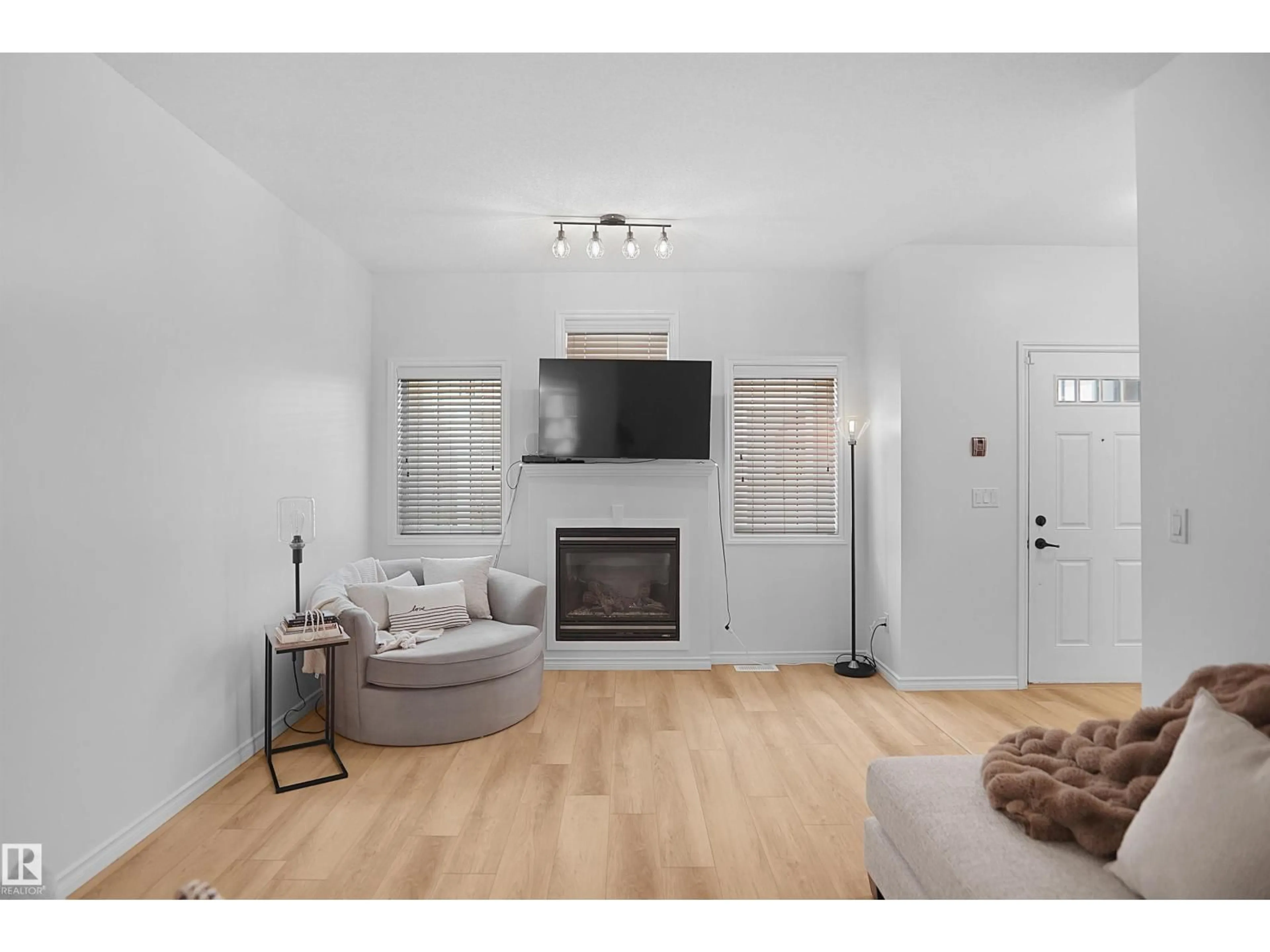 Living room with furniture, wood/laminate floor for 53 13825 155 AV NW, Edmonton Alberta T6V0B8