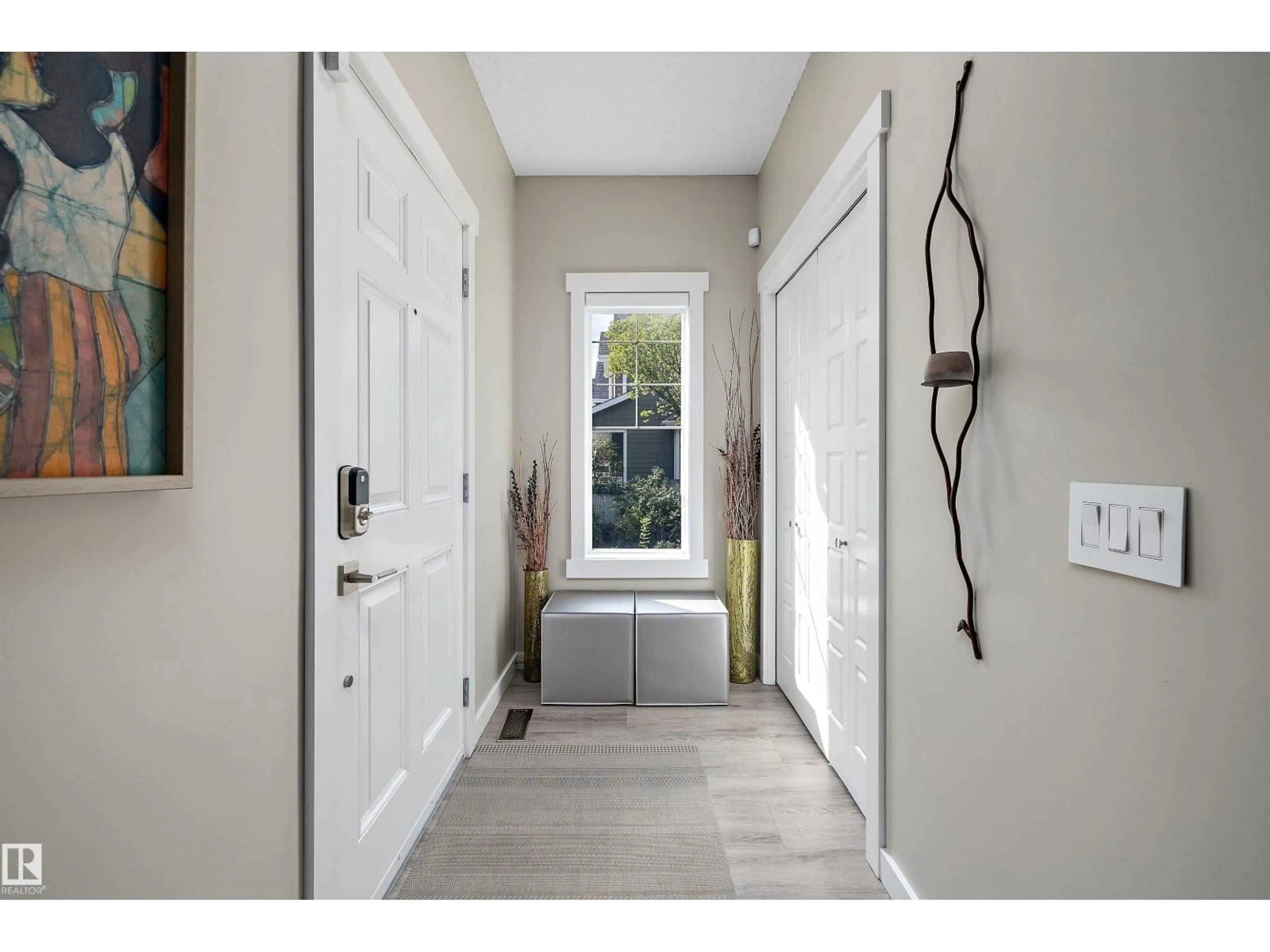 Indoor entryway for 8220 SUMMERSIDE GRANDE BV, Edmonton Alberta T6X0J2