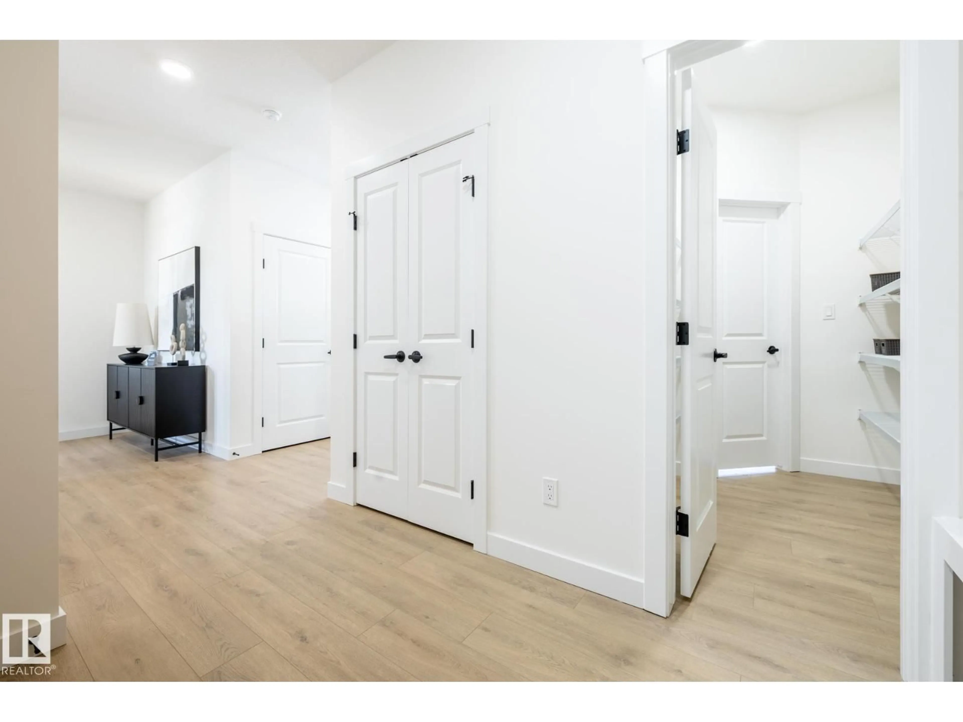 Indoor entryway for NW - 20819 40 AV, Edmonton Alberta T6M3G1
