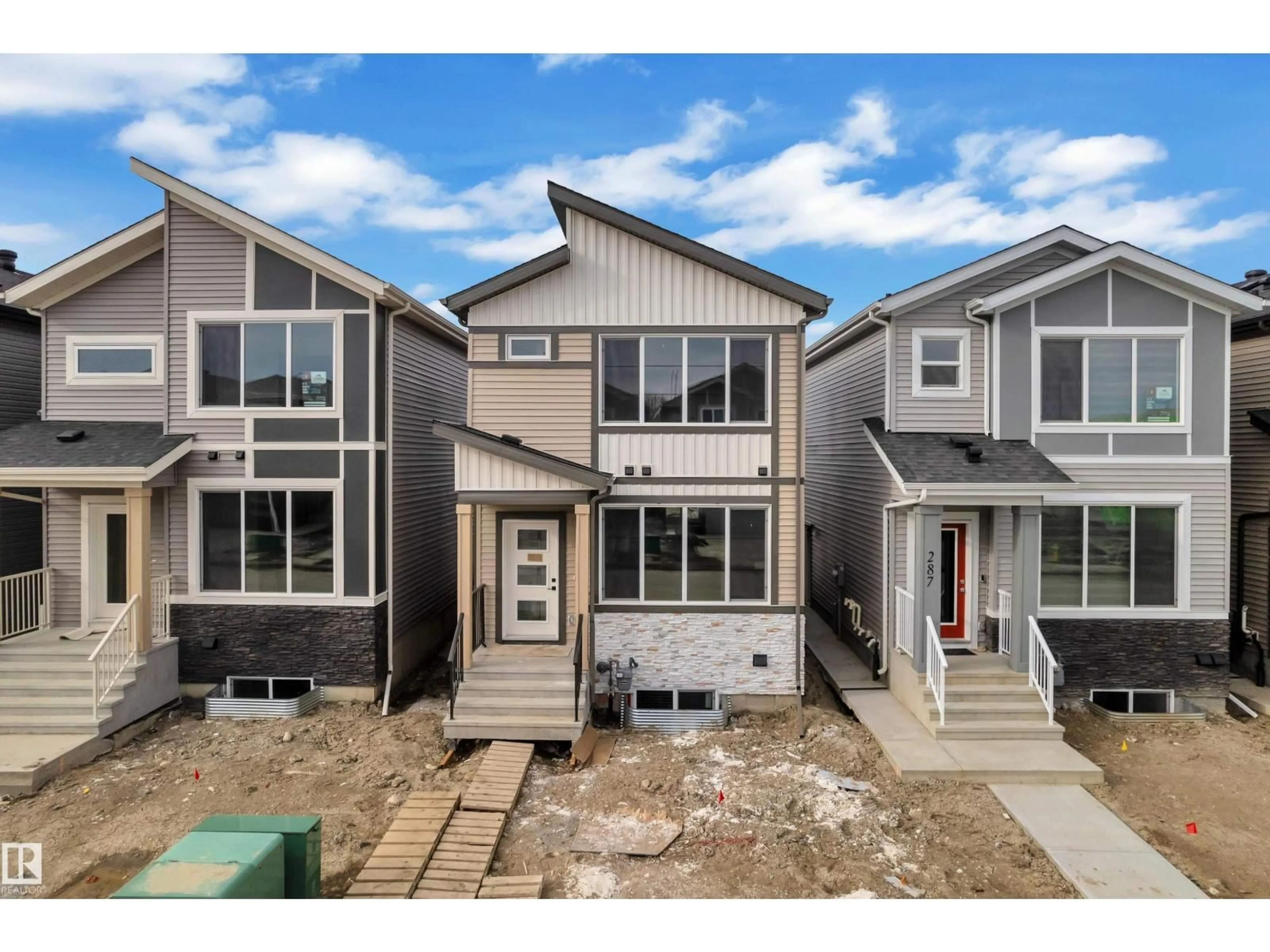 Home with vinyl exterior material, street for 285 MUNN WY, Leduc Alberta T9E1V1