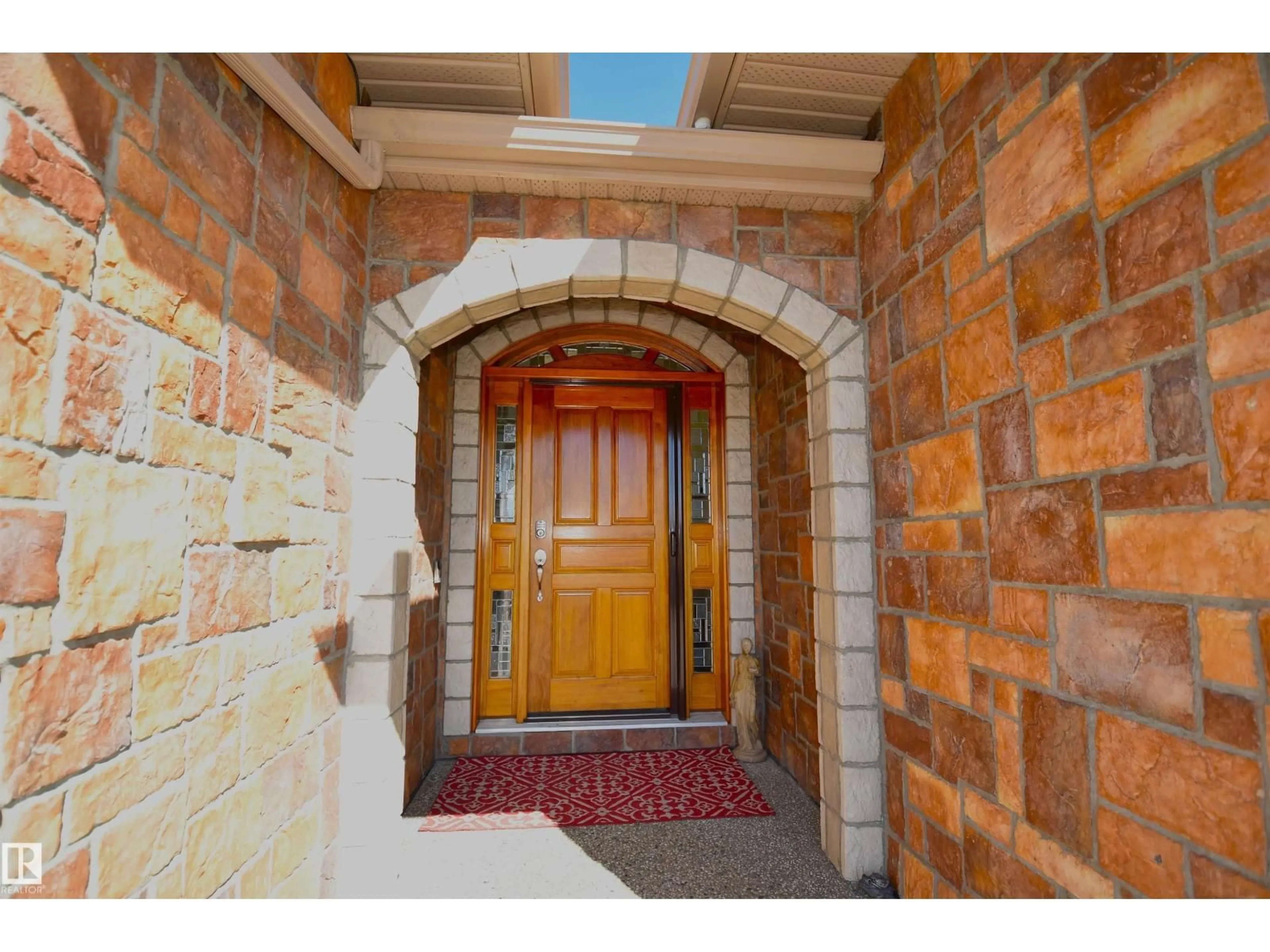 Indoor entryway for 10 10500 103 AV, Morinville Alberta T8R0E7