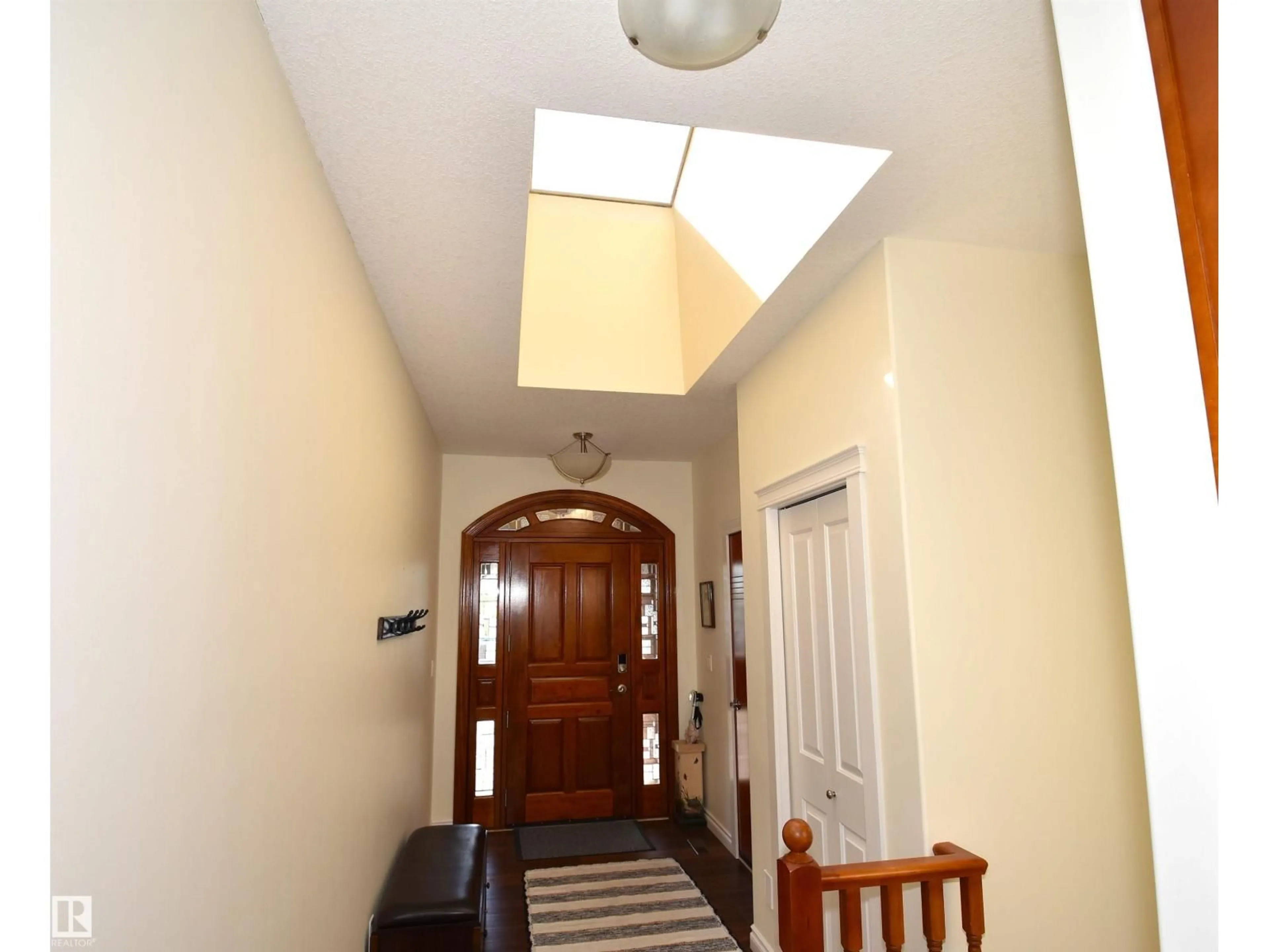 Indoor foyer for 10 10500 103 AV, Morinville Alberta T8R0E7