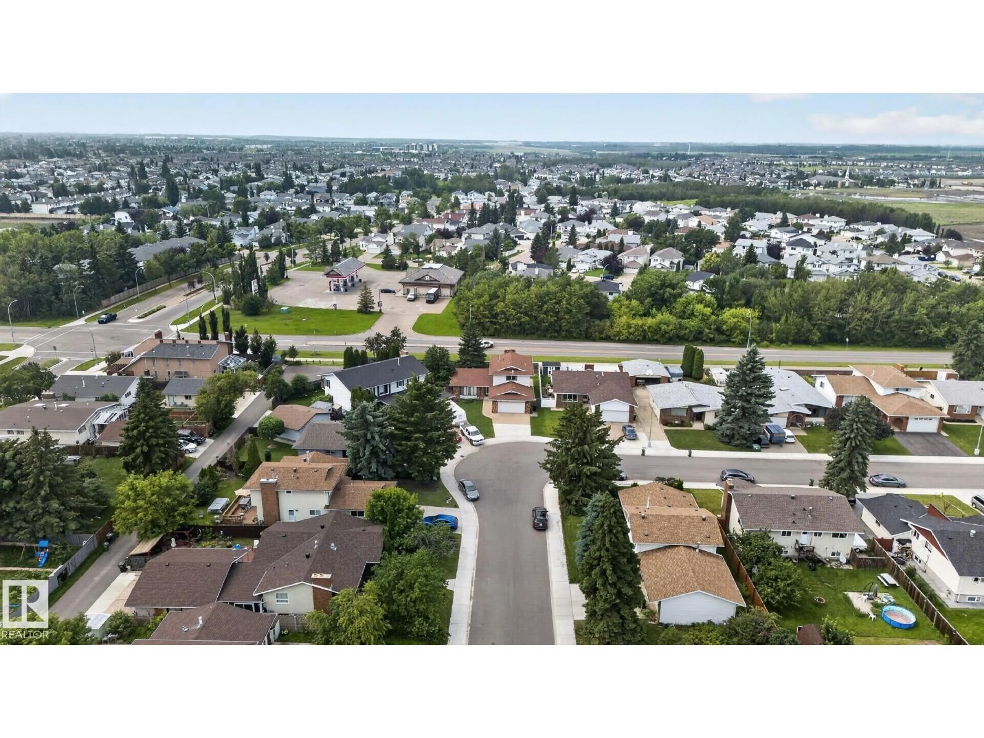 A pic from outside/outdoor area/front of a property/back of a property/a pic from drone, street for 17206 111A ST NW, Edmonton Alberta T5X3K2
