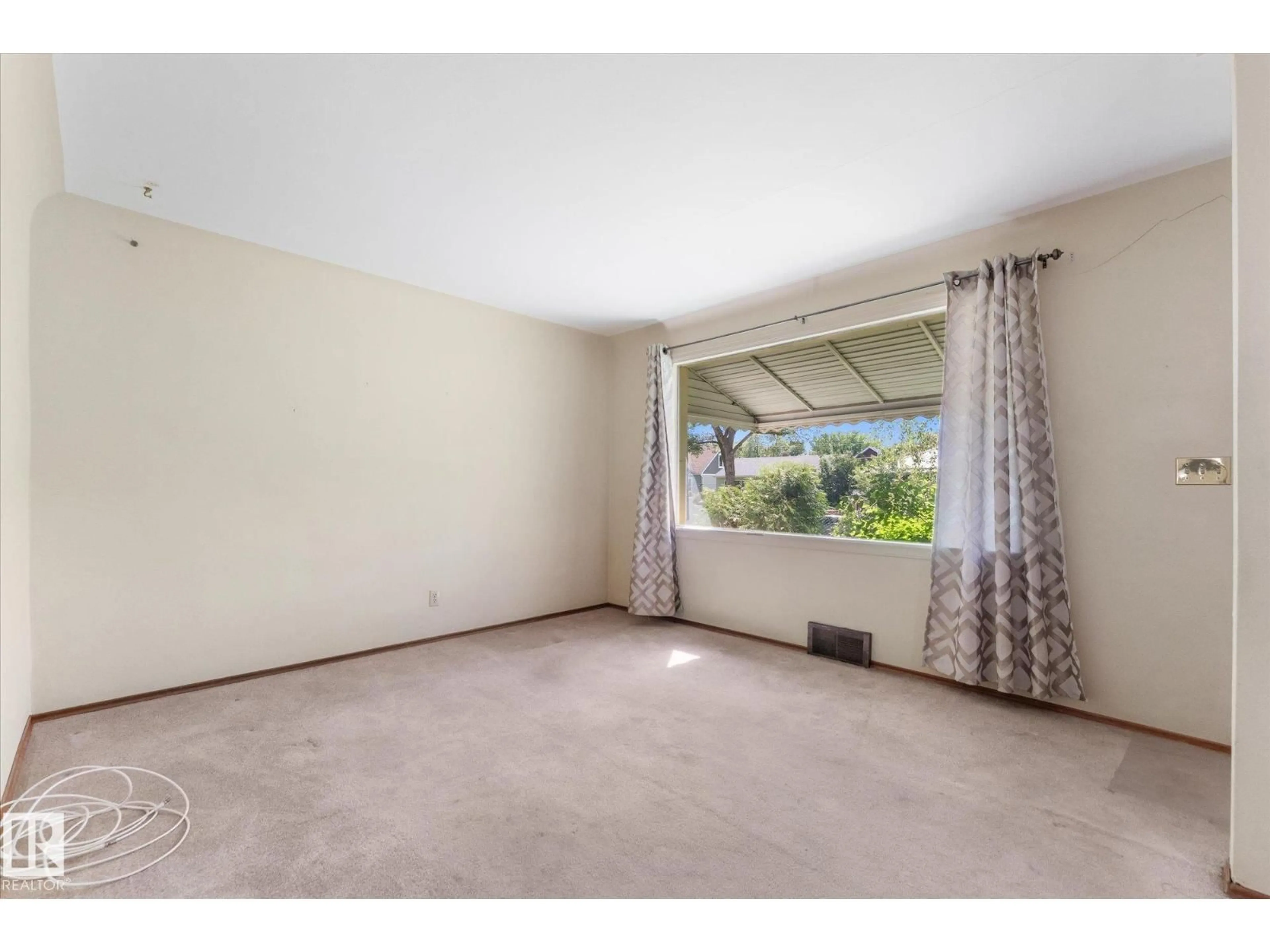 A pic of a room for 9315 86 ST, Edmonton Alberta T6C3E6
