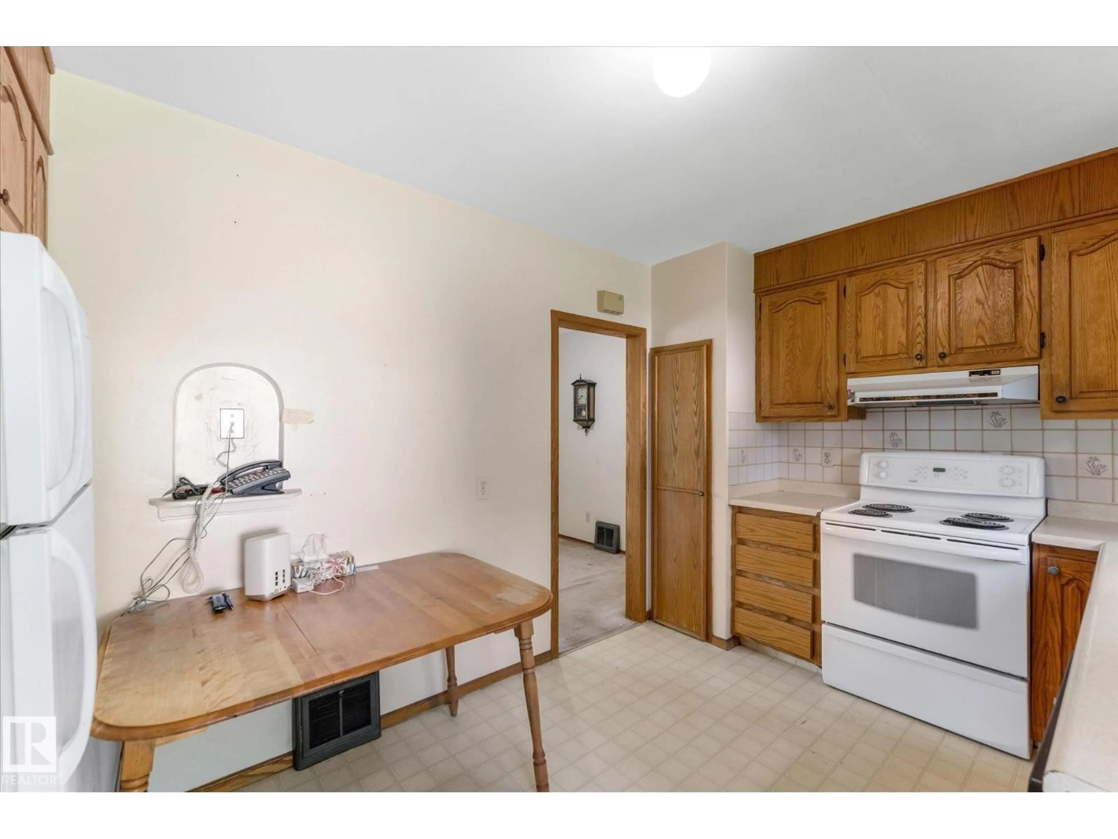 Standard kitchen, unknown for 9315 86 ST, Edmonton Alberta T6C3E6