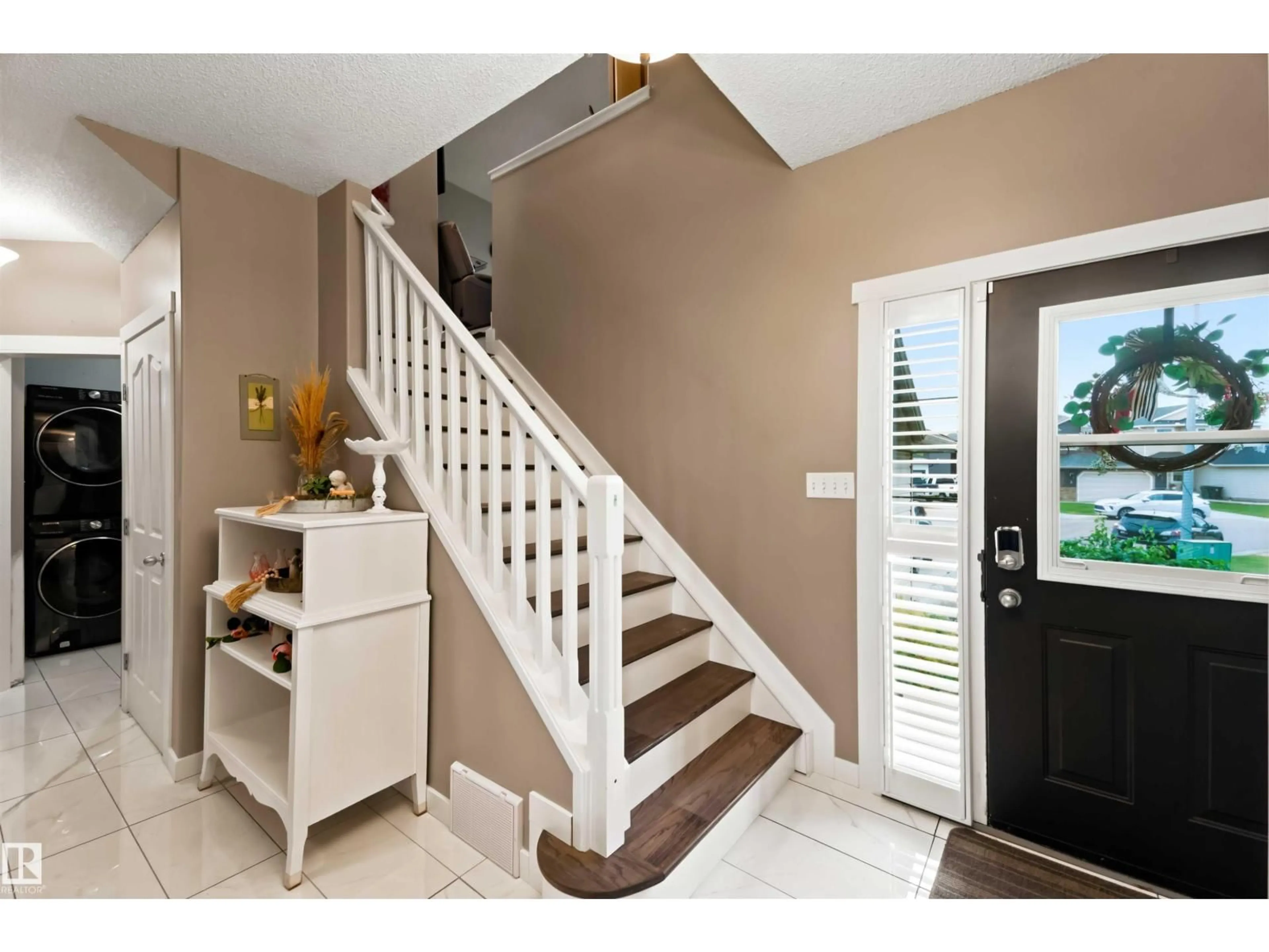 Indoor entryway for 9 HALSTED, Spruce Grove Alberta T7X2V8