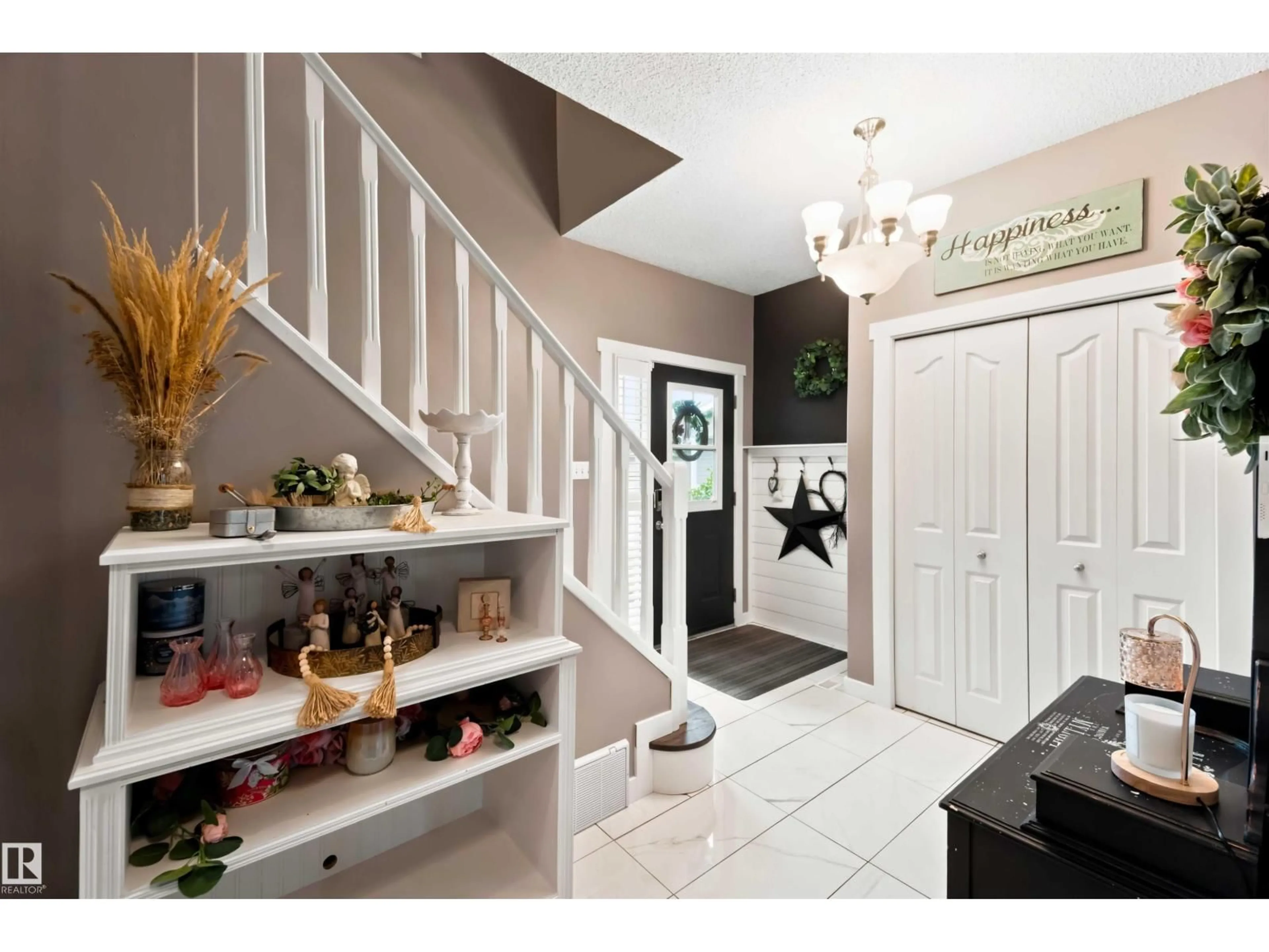 Indoor entryway for 9 HALSTED, Spruce Grove Alberta T7X2V8