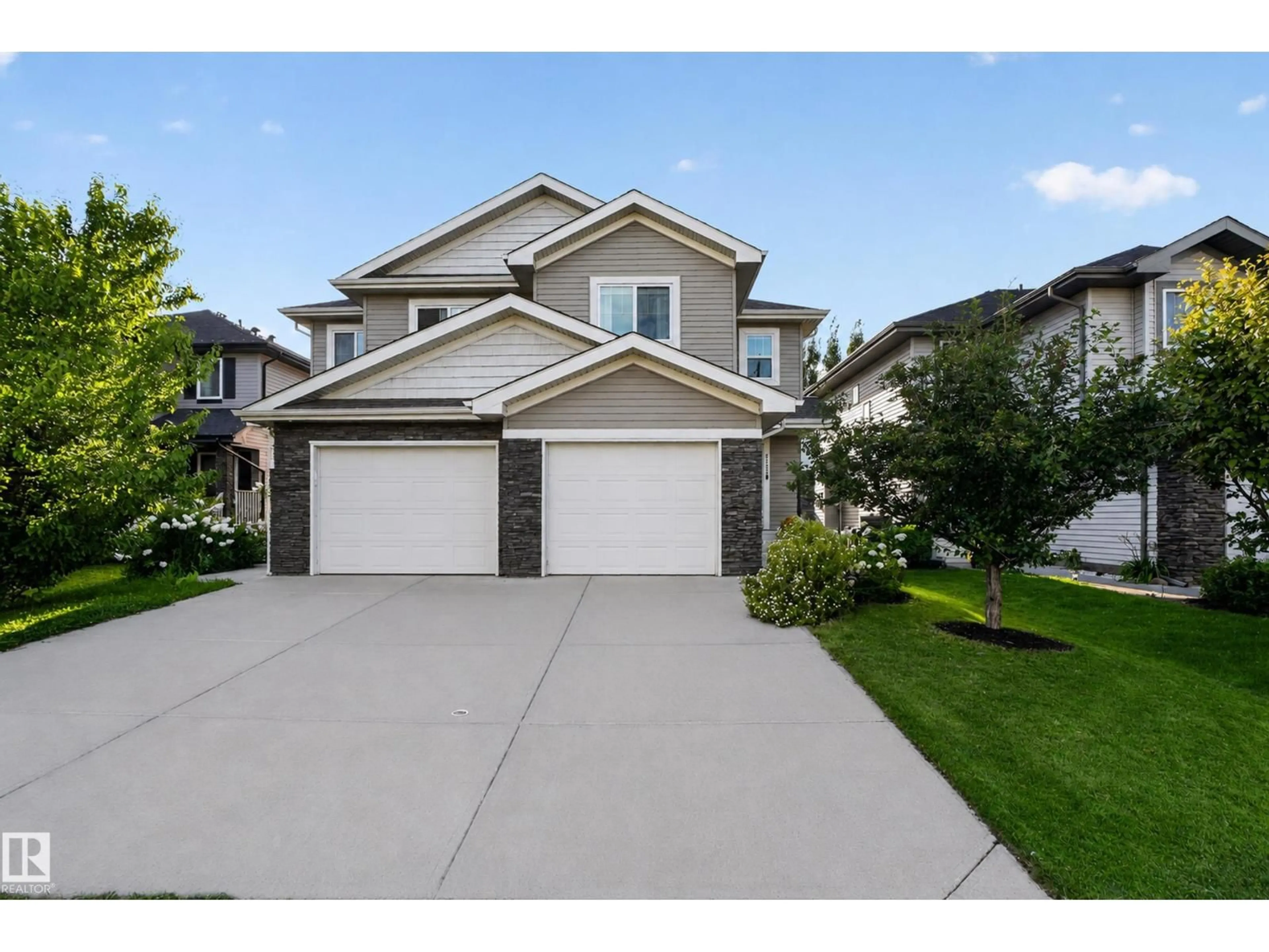 Home with vinyl exterior material, street for 6722 CARDINAL RD, Edmonton Alberta T6W2Y6