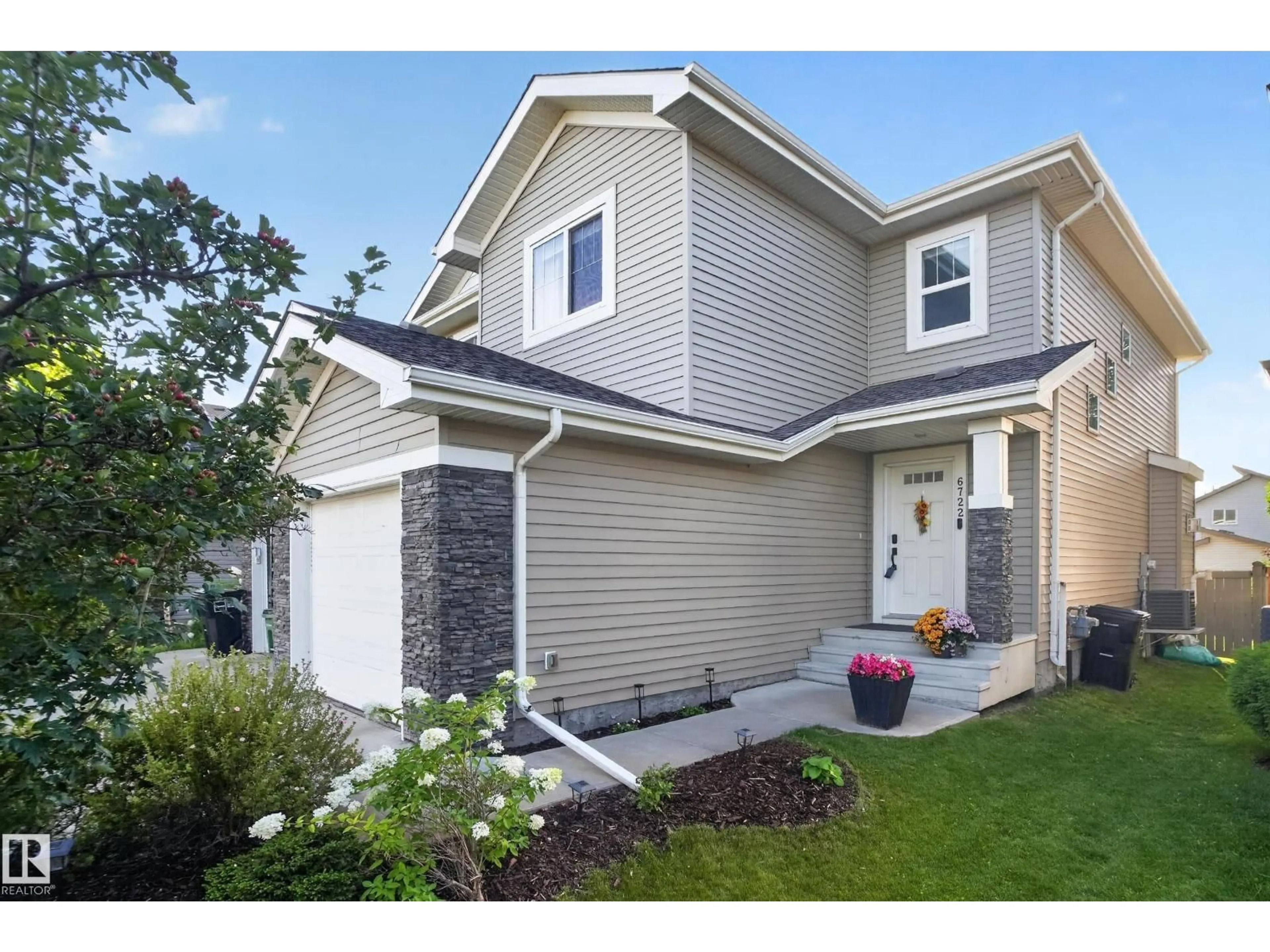 Home with vinyl exterior material, street for 6722 CARDINAL RD, Edmonton Alberta T6W2Y6